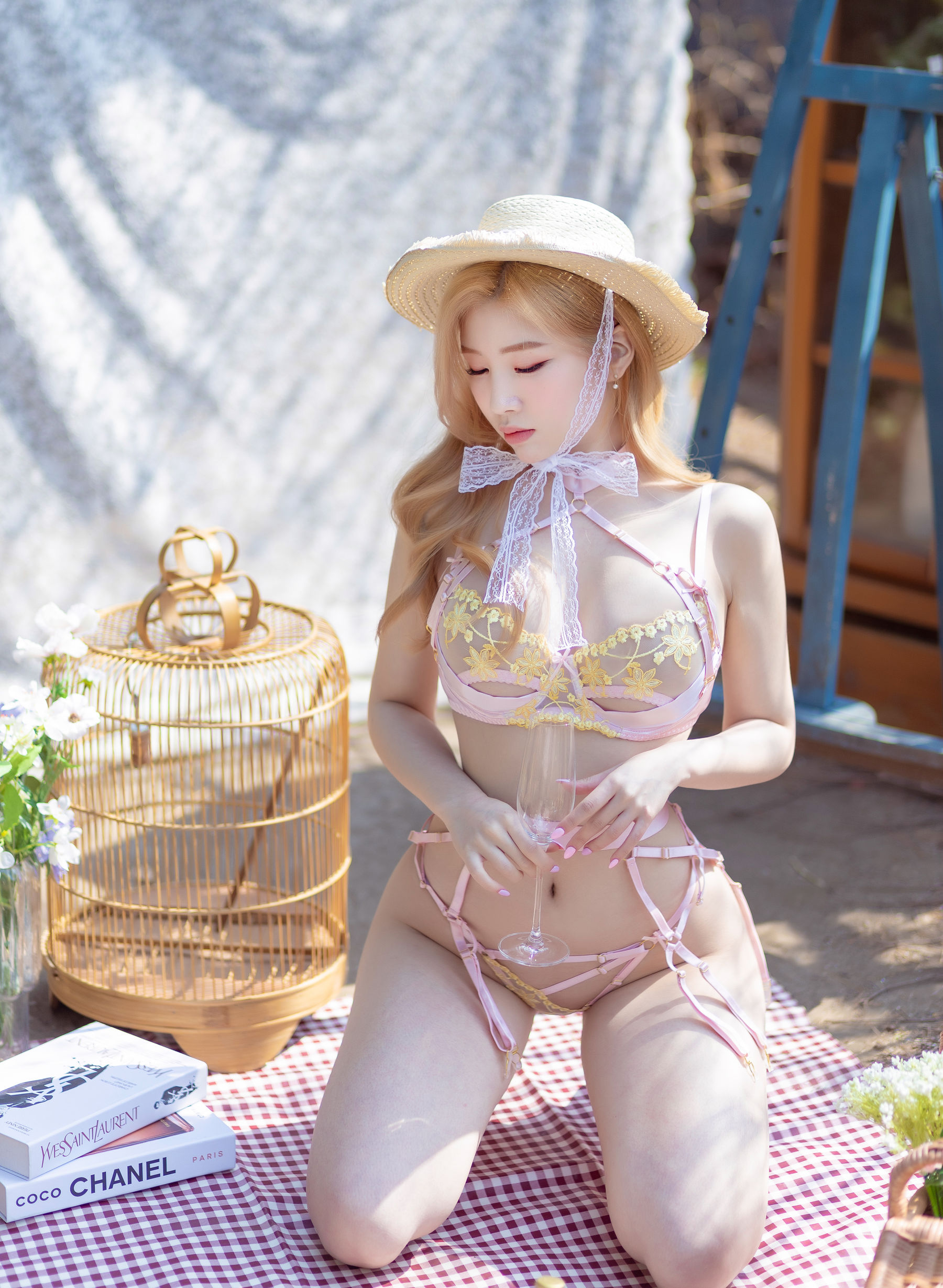 Yebin - Picnic With Love