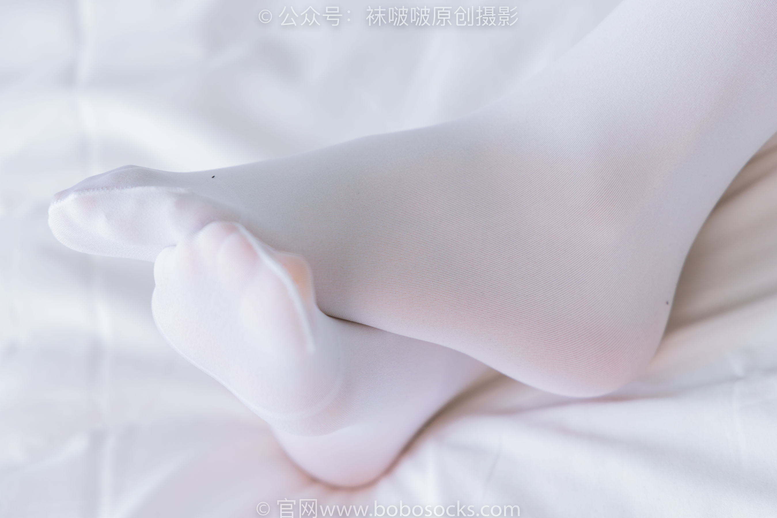 BoBoSocks袜啵啵 No.214 小沫 -黑色运动鞋、厚白丝