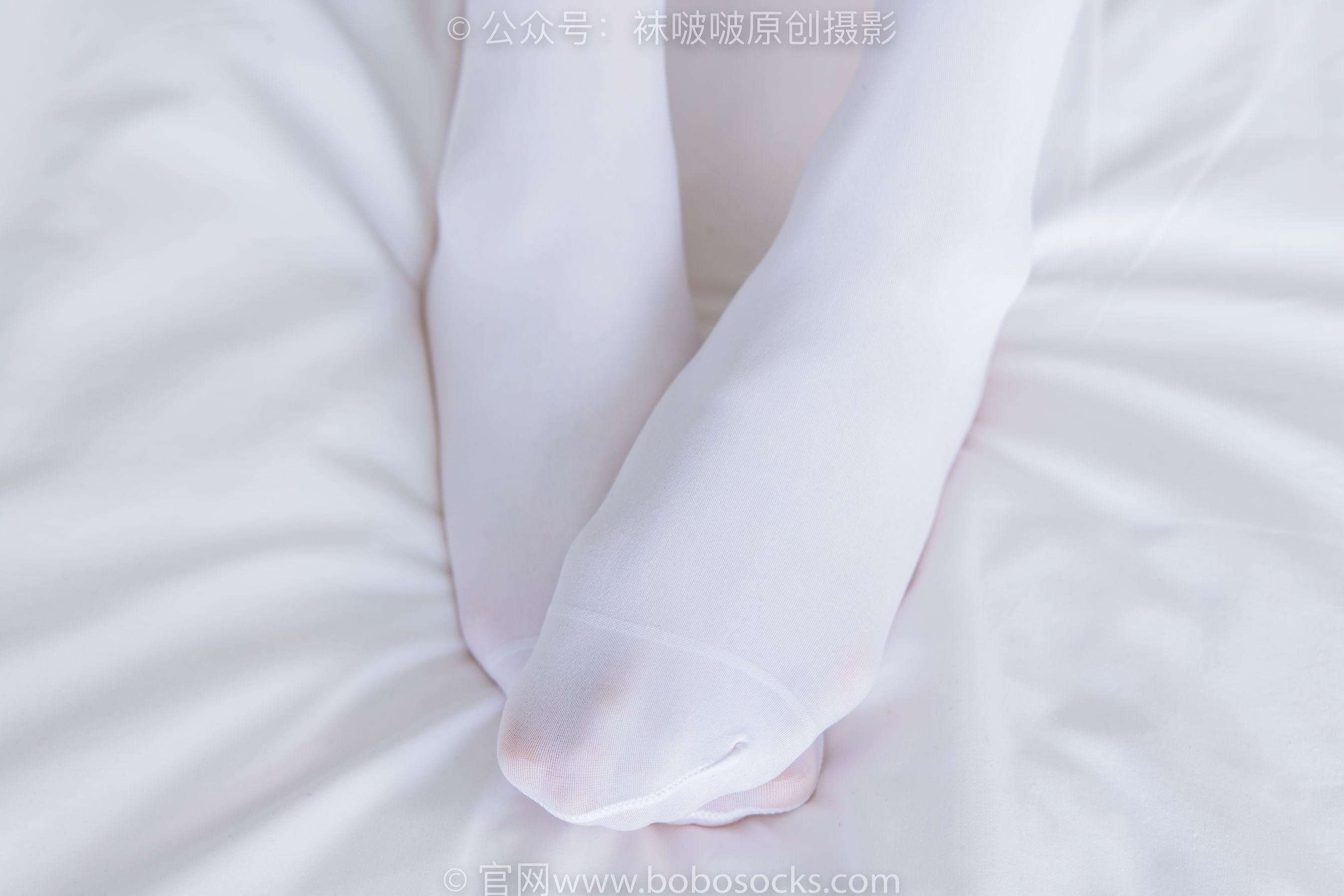 BoBoSocks袜啵啵 No.214 小沫 -黑色运动鞋、厚白丝