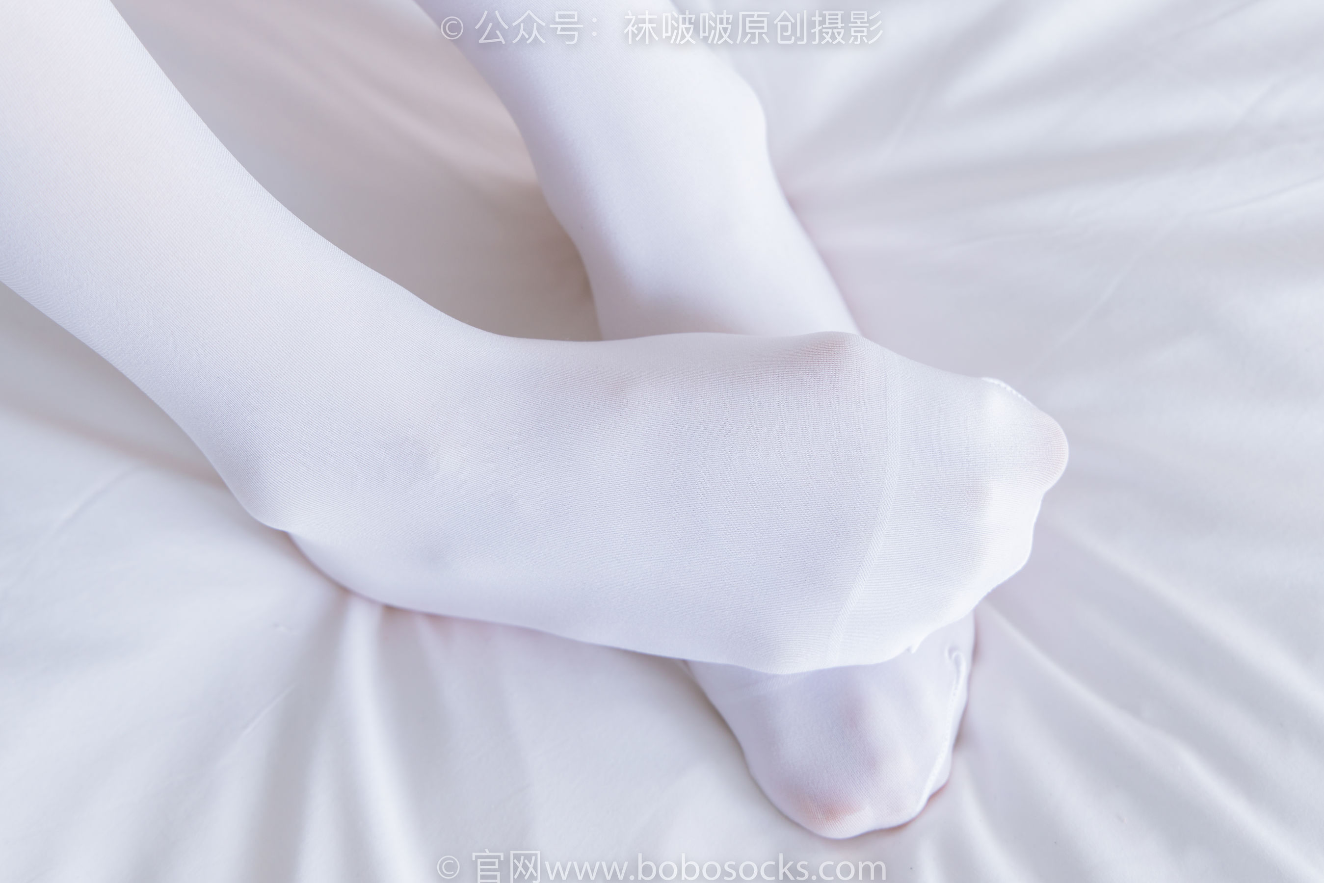 BoBoSocks袜啵啵 No.214 小沫 -黑色运动鞋、厚白丝