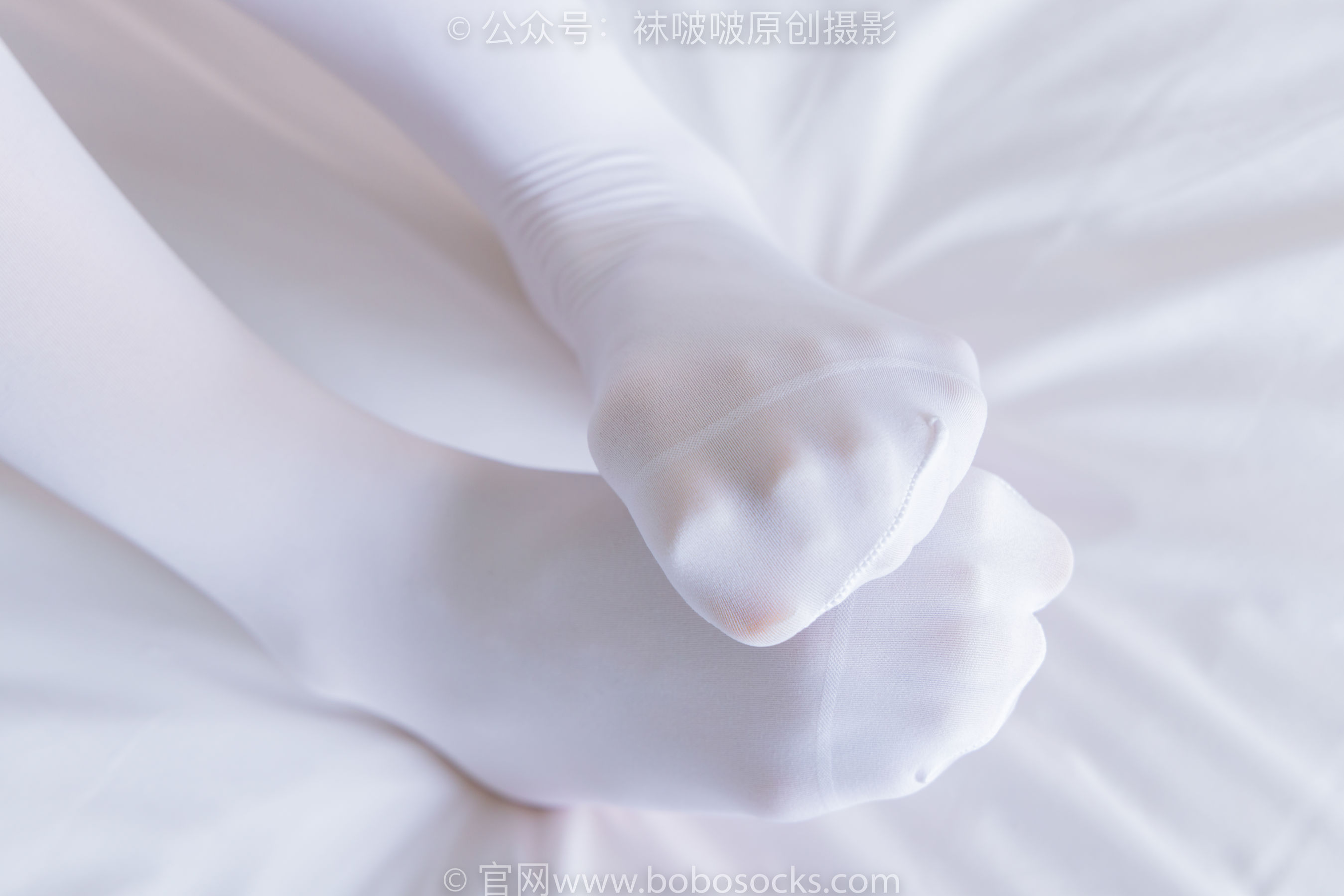 BoBoSocks袜啵啵 No.214 小沫 -黑色运动鞋、厚白丝