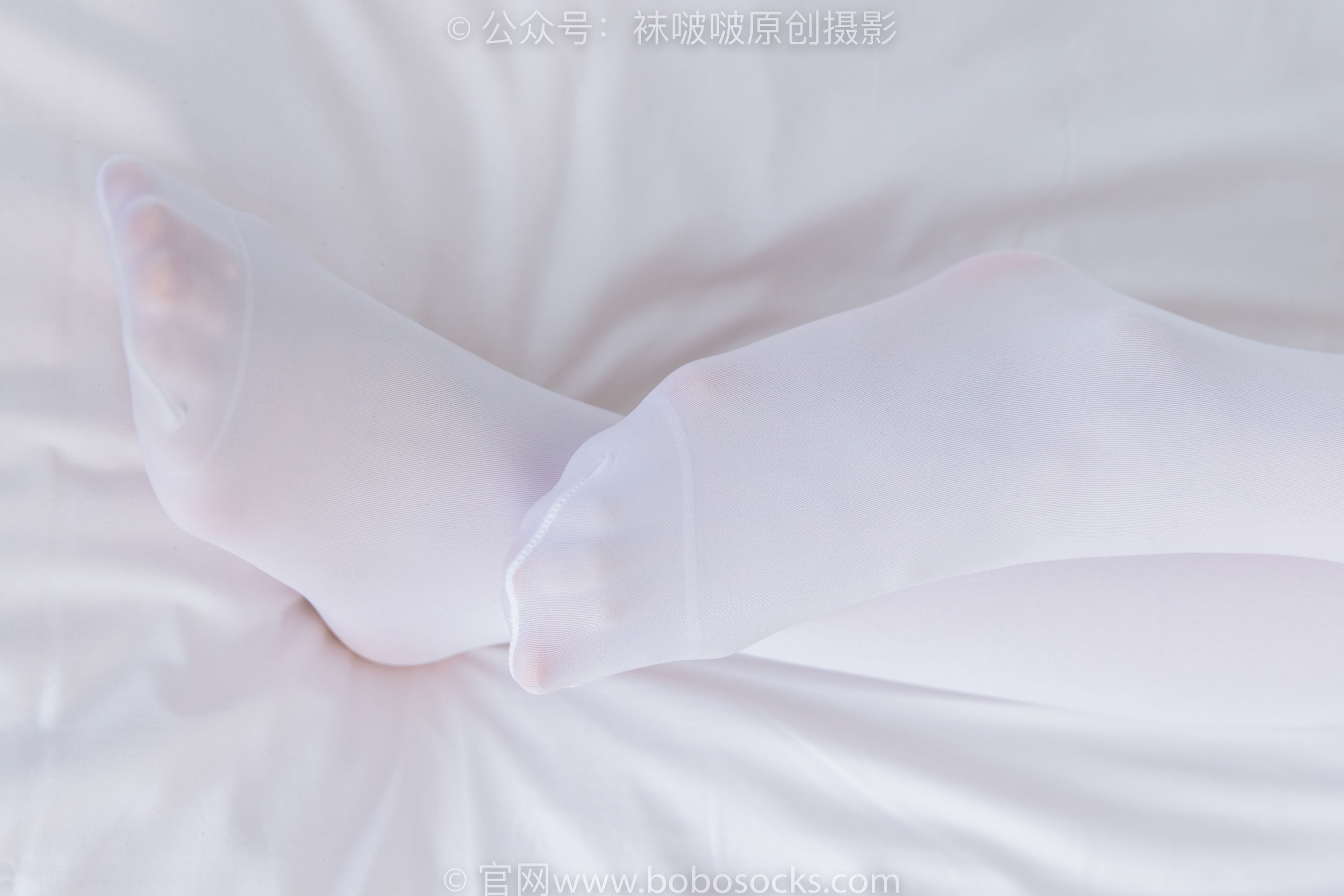 BoBoSocks袜啵啵 No.214 小沫 -黑色运动鞋、厚白丝