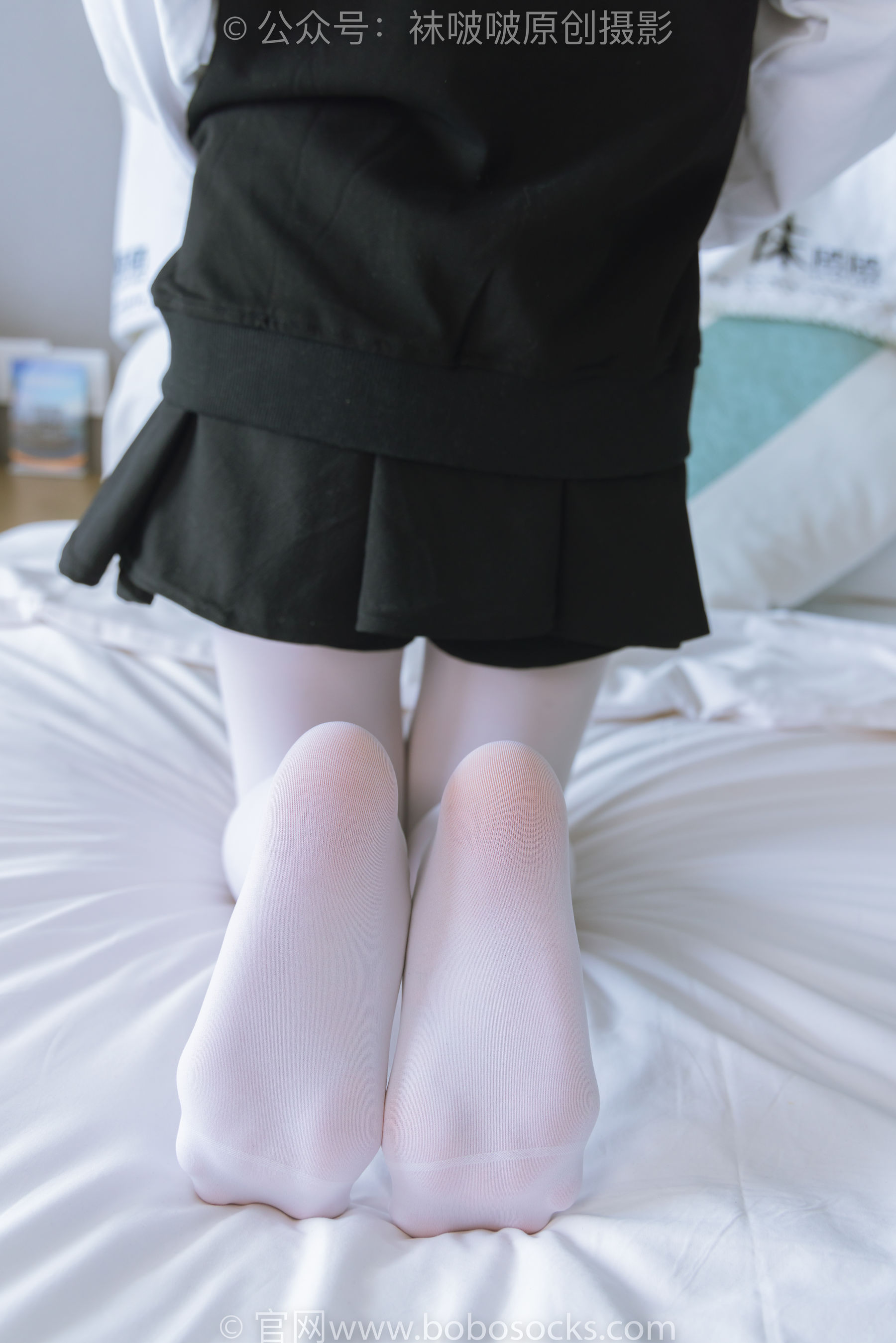 BoBoSocks袜啵啵 No.214 小沫 -黑色运动鞋、厚白丝