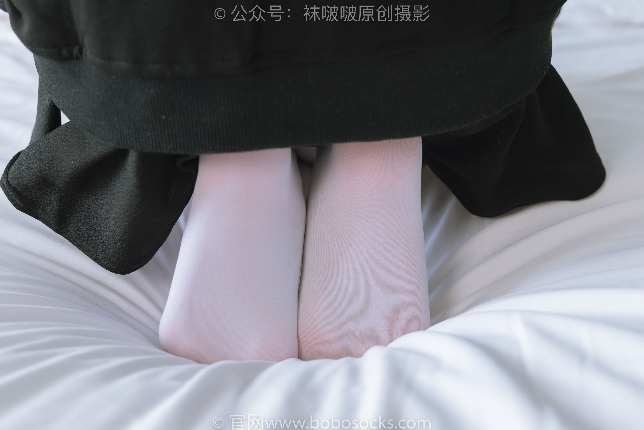 BoBoSocks袜啵啵 No.214 小沫 -黑色运动鞋、厚白丝