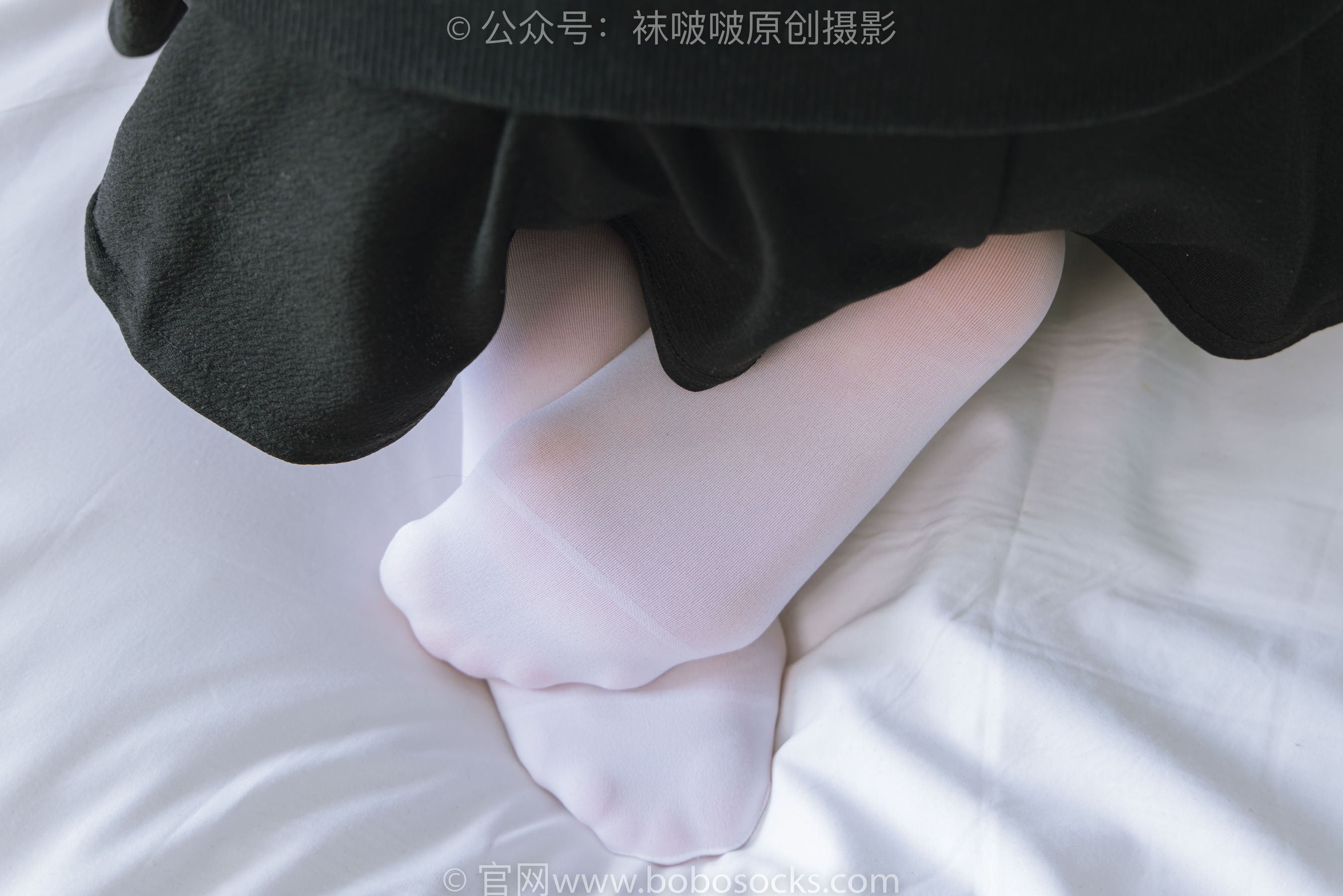 BoBoSocks袜啵啵 No.214 小沫 -黑色运动鞋、厚白丝