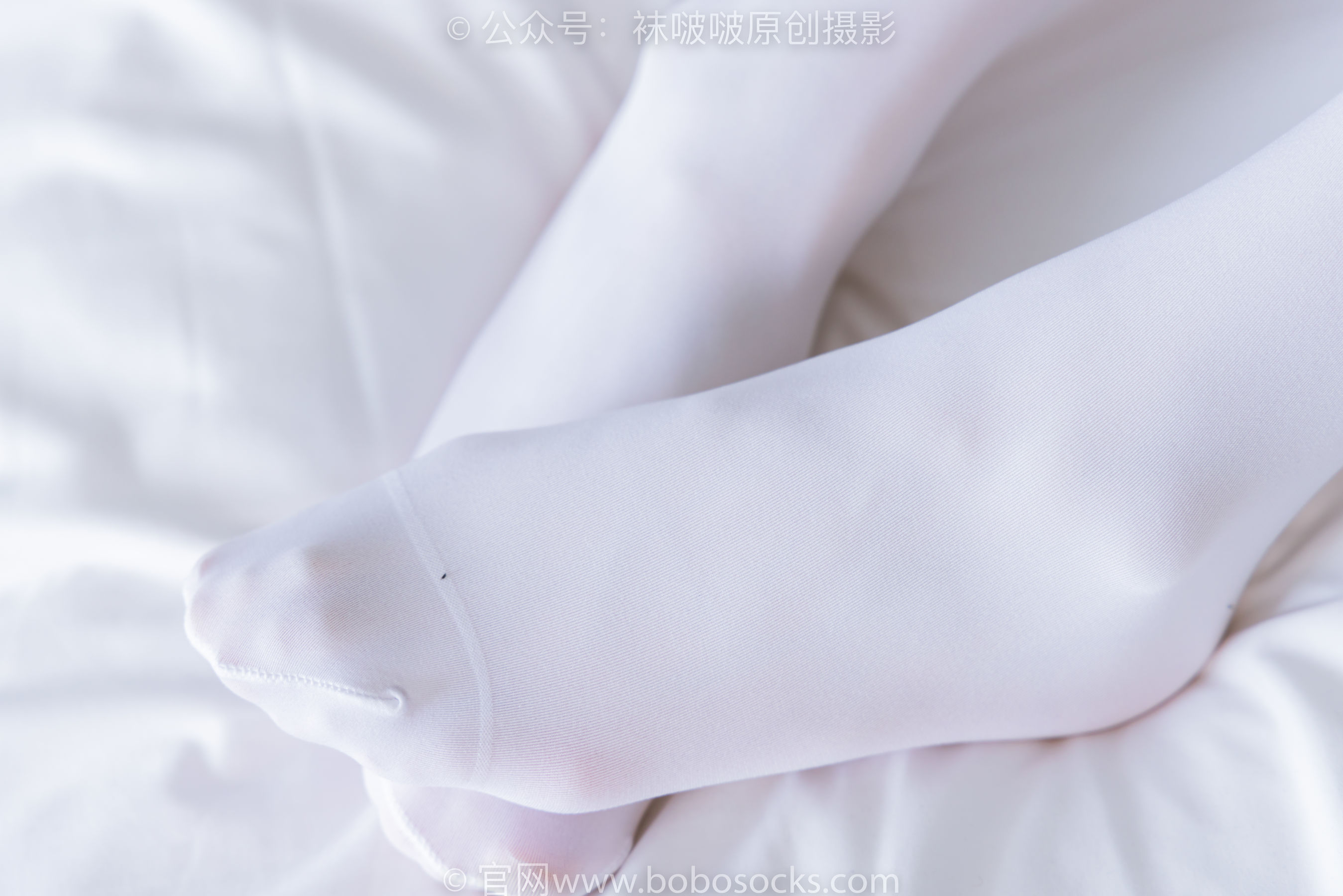 BoBoSocks袜啵啵 No.214 小沫 -黑色运动鞋、厚白丝