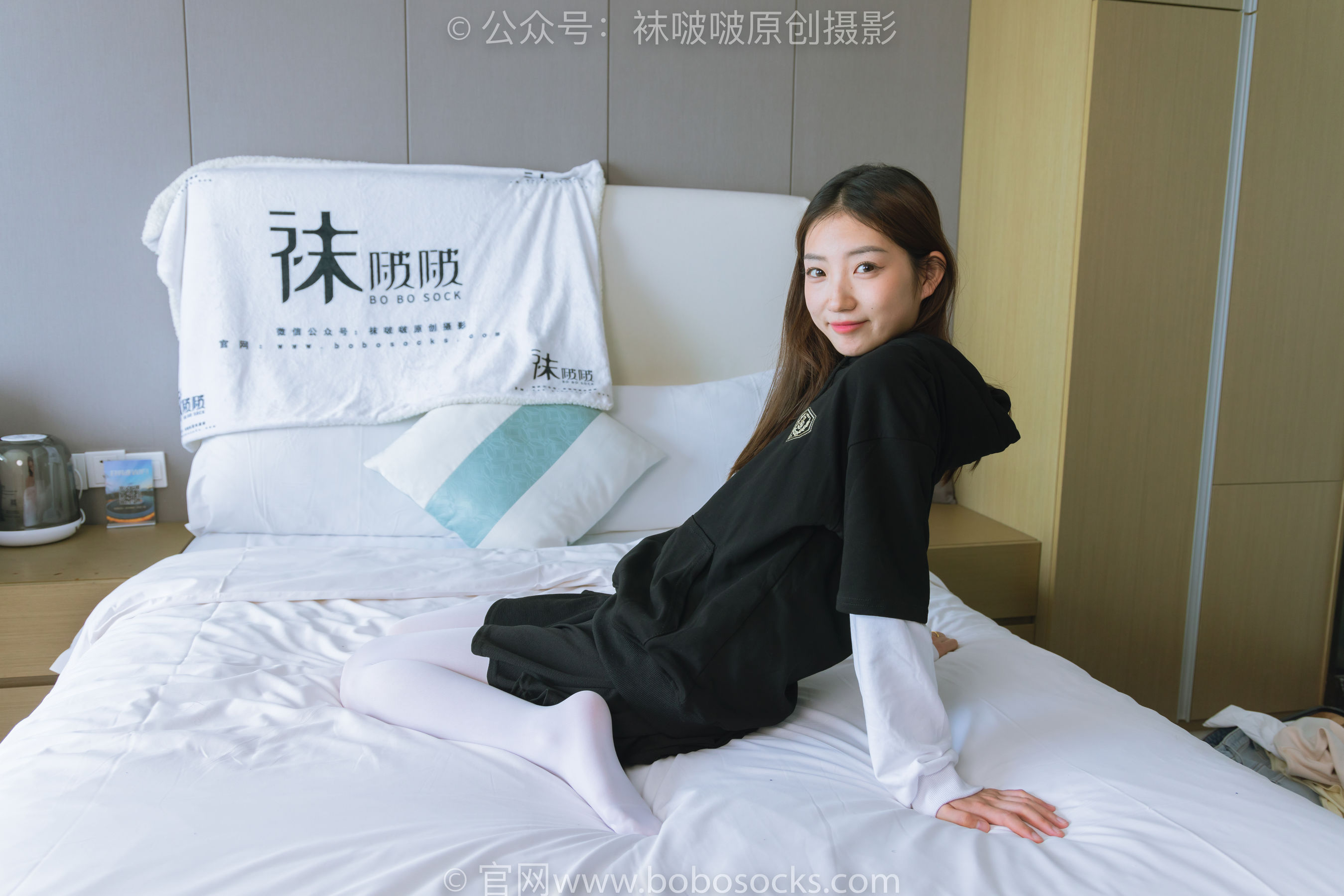 BoBoSocks袜啵啵 No.214 小沫 -黑色运动鞋、厚白丝