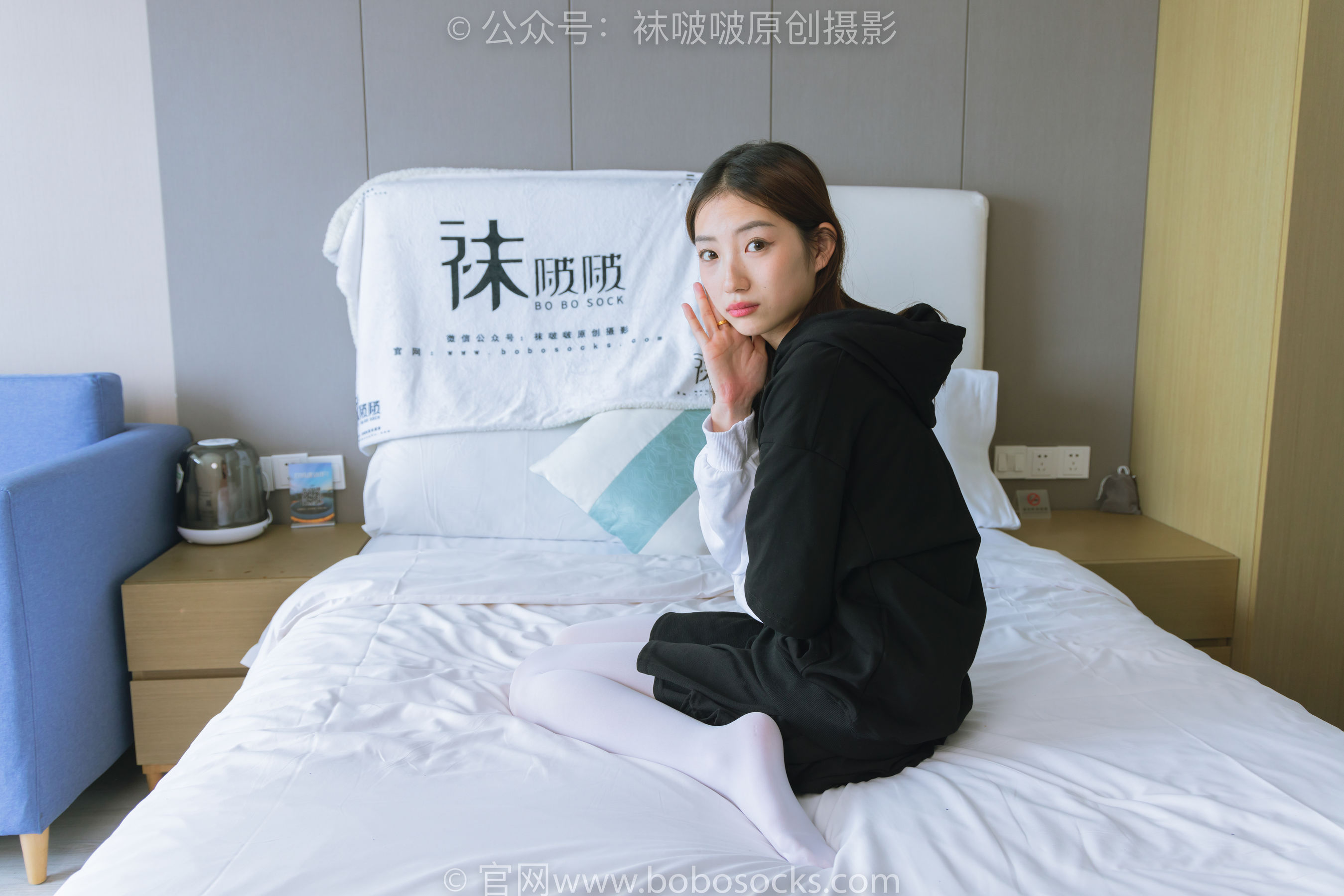 BoBoSocks袜啵啵 No.214 小沫 -黑色运动鞋、厚白丝