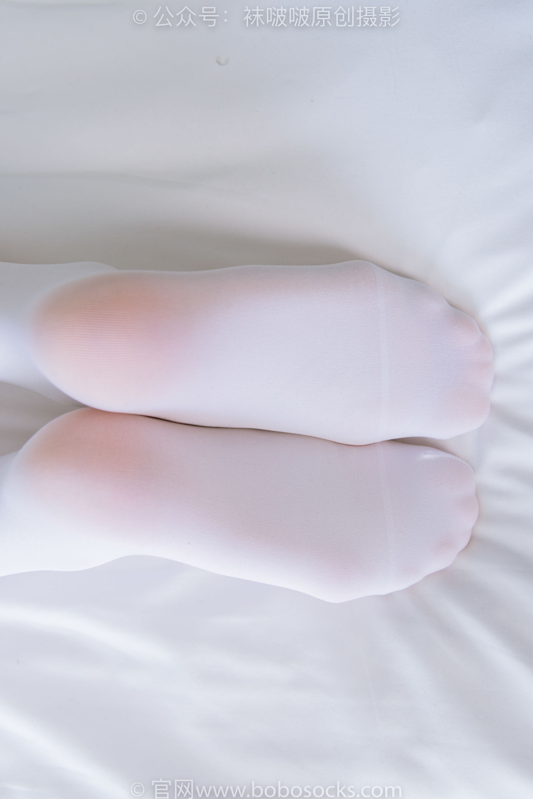 BoBoSocks袜啵啵 No.214 小沫 -黑色运动鞋、厚白丝
