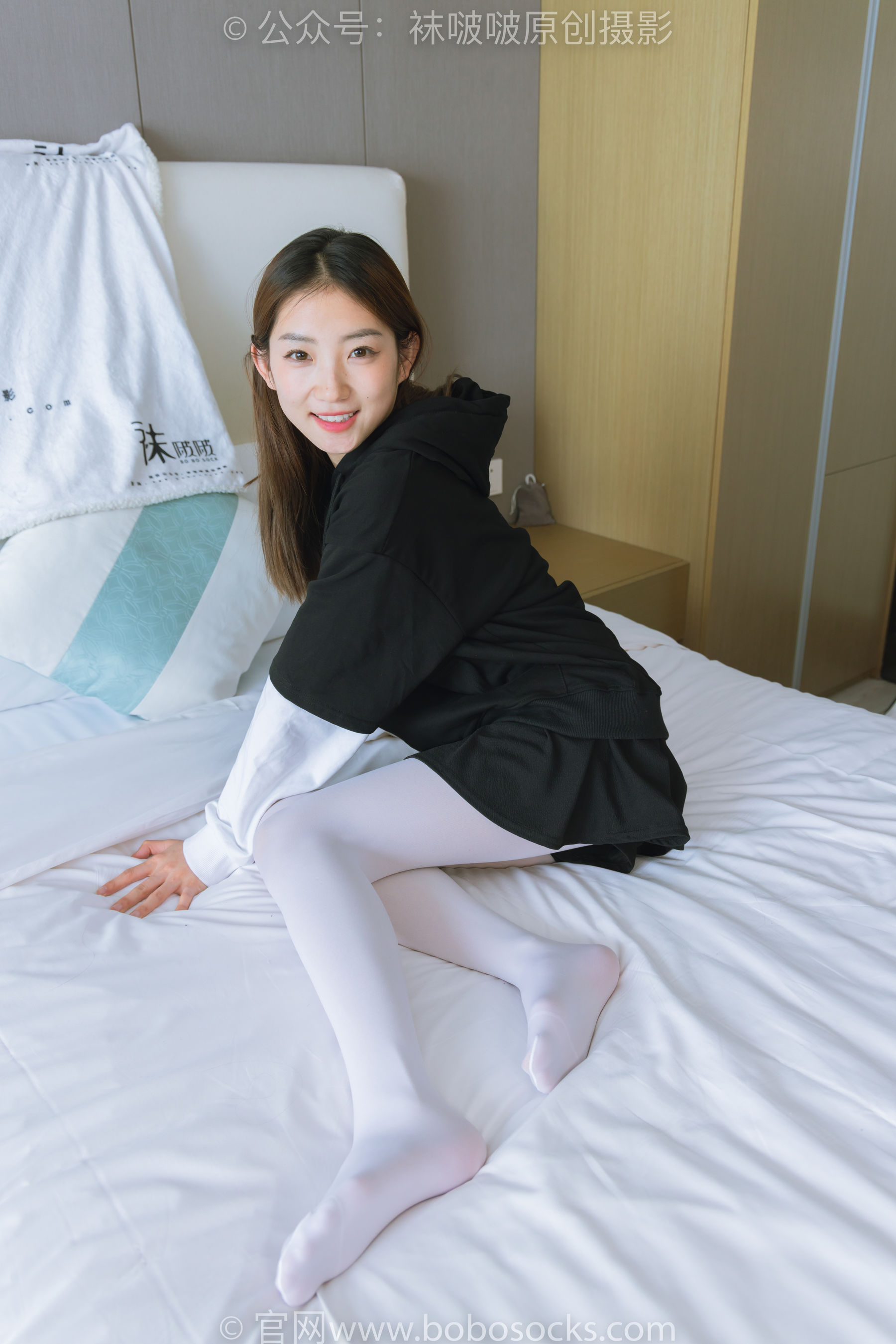 BoBoSocks袜啵啵 No.214 小沫 -黑色运动鞋、厚白丝