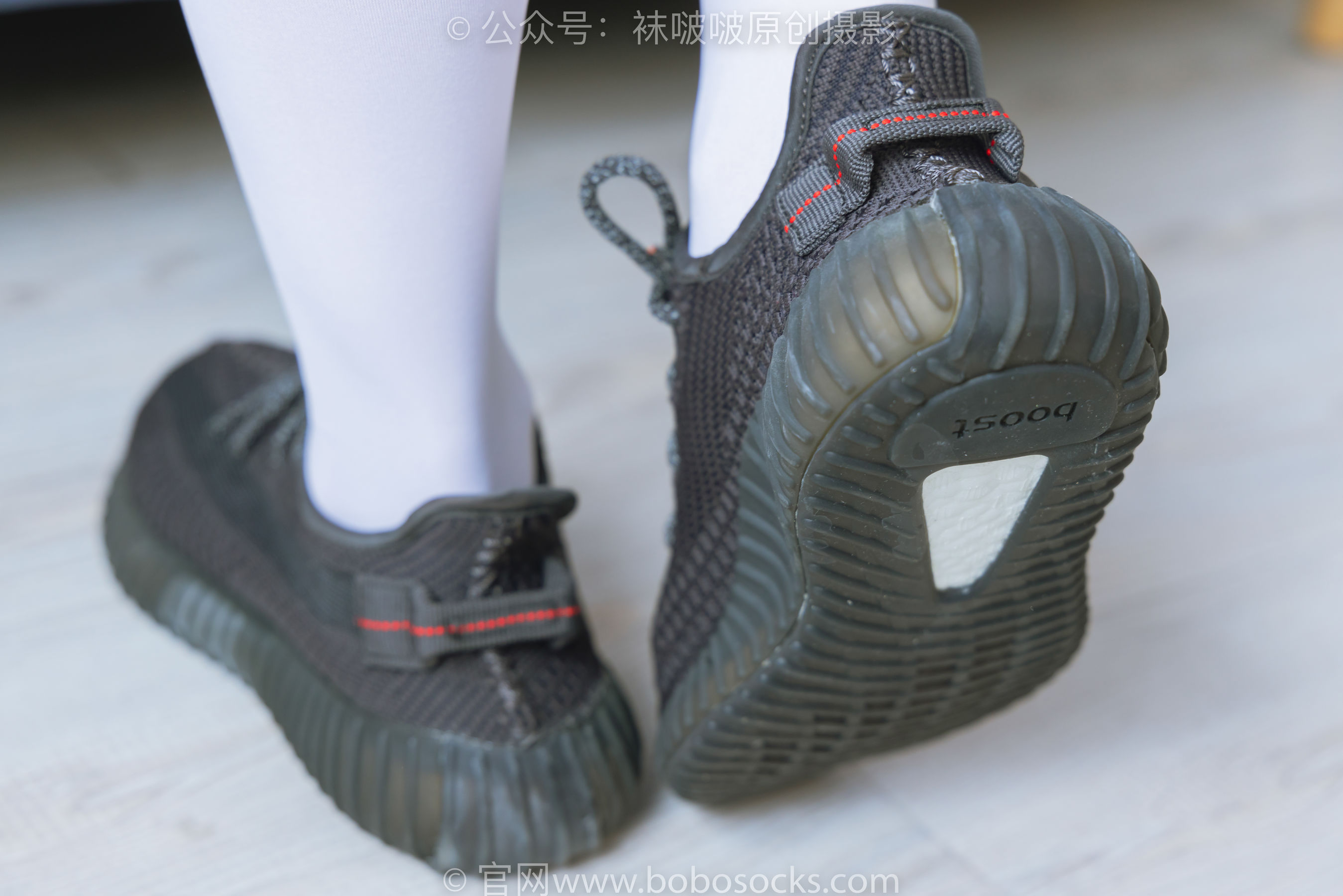 BoBoSocks袜啵啵 No.214 小沫 -黑色运动鞋、厚白丝