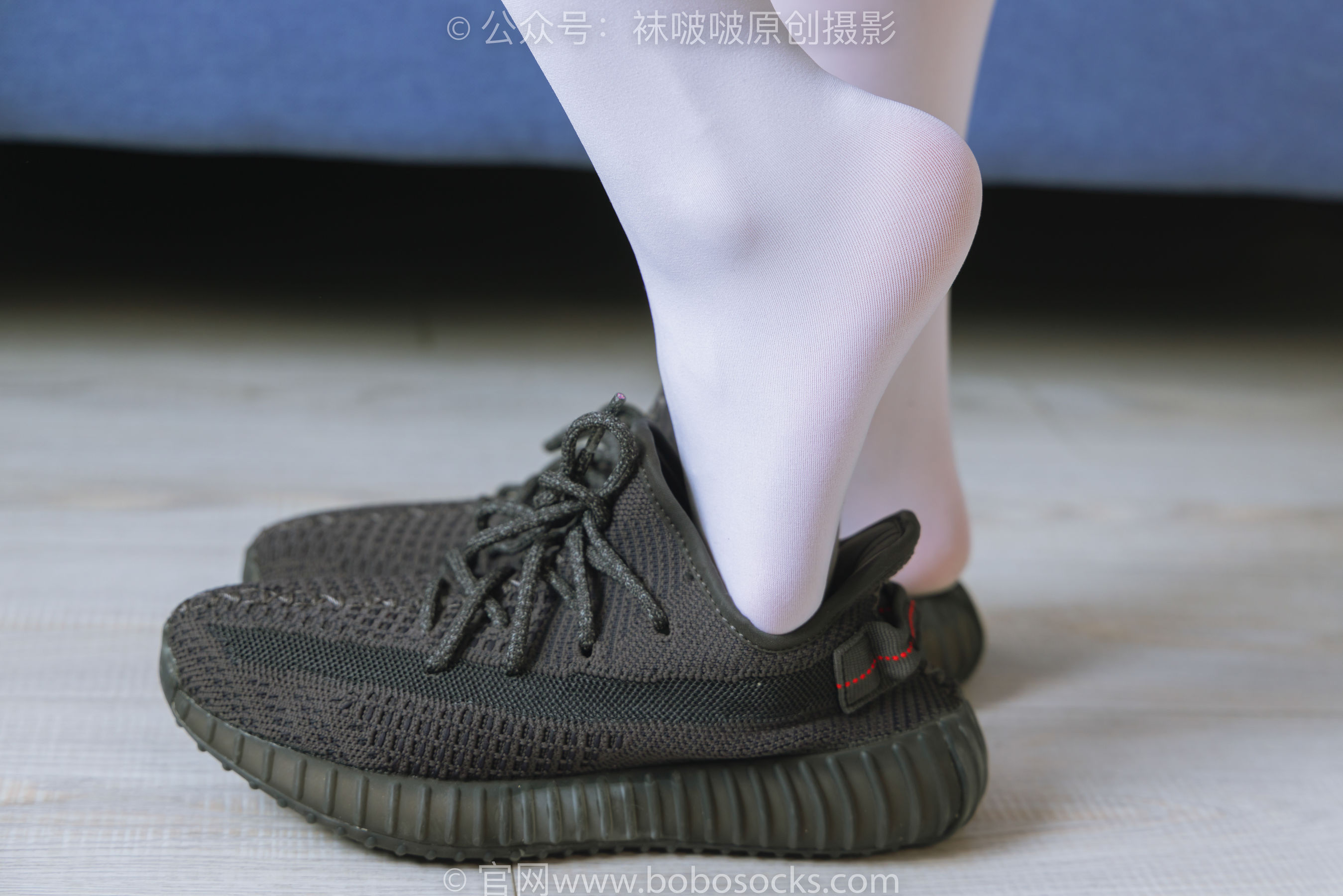 BoBoSocks袜啵啵 No.214 小沫 -黑色运动鞋、厚白丝