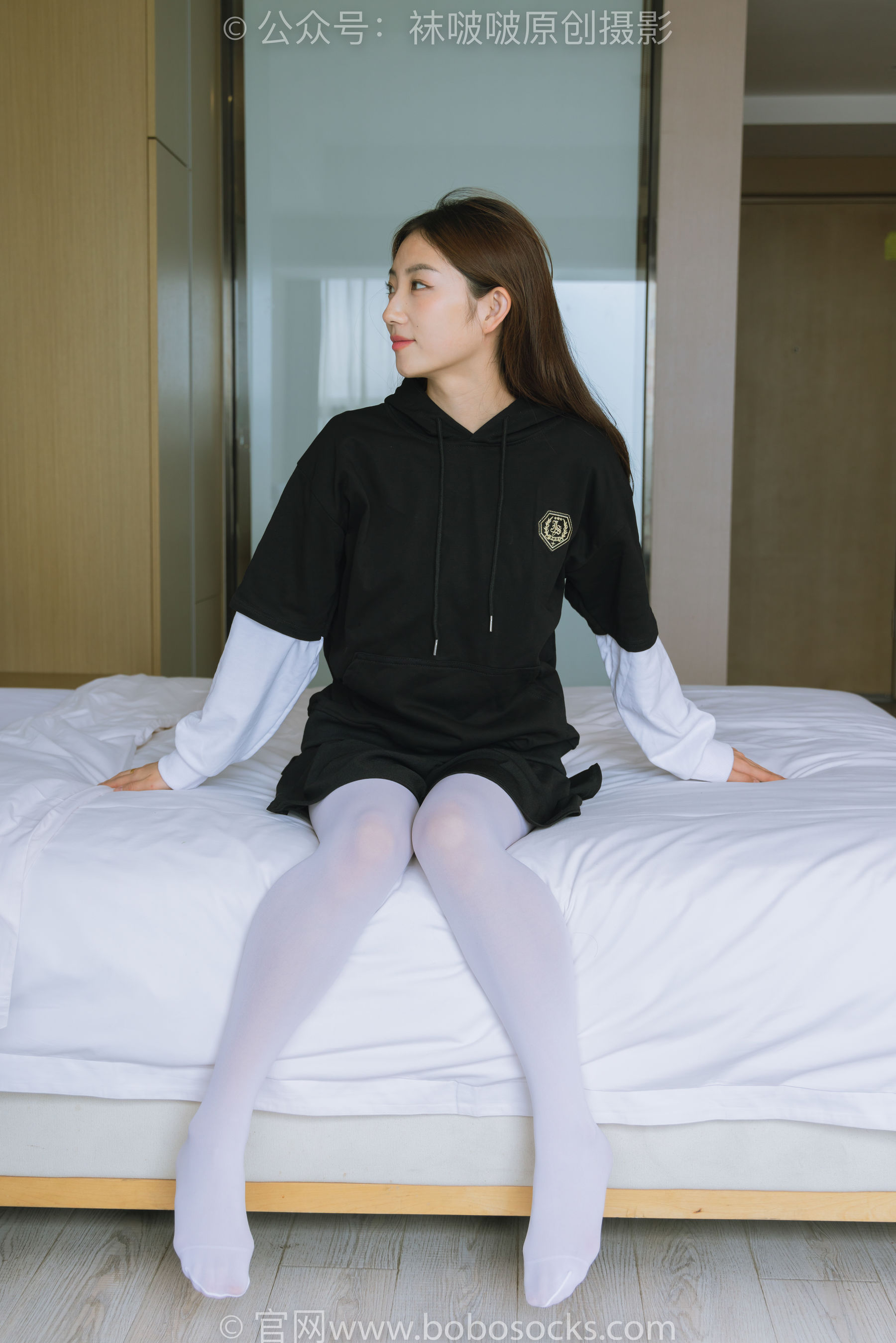 BoBoSocks袜啵啵 No.214 小沫 -黑色运动鞋、厚白丝