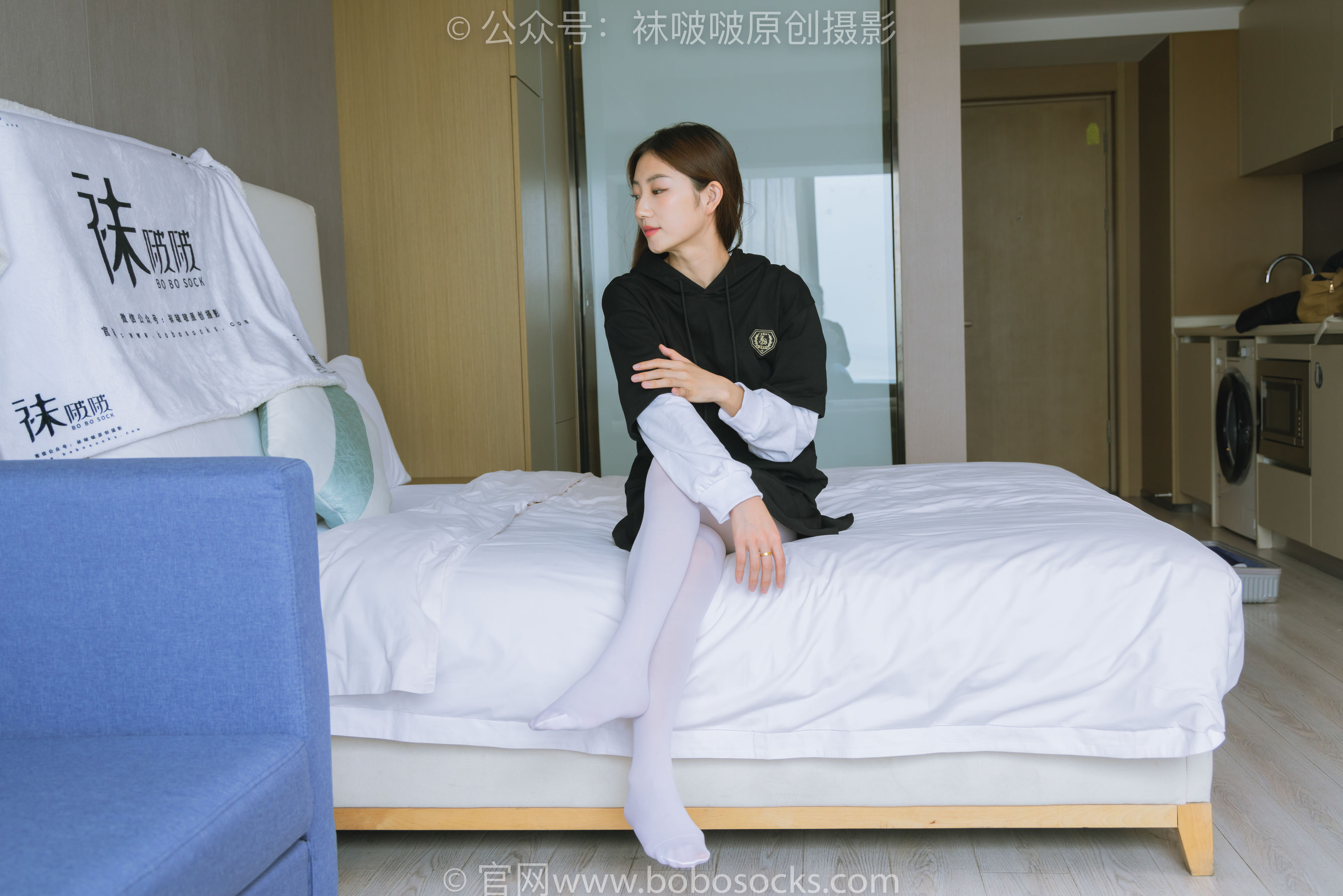 BoBoSocks袜啵啵 No.214 小沫 -黑色运动鞋、厚白丝