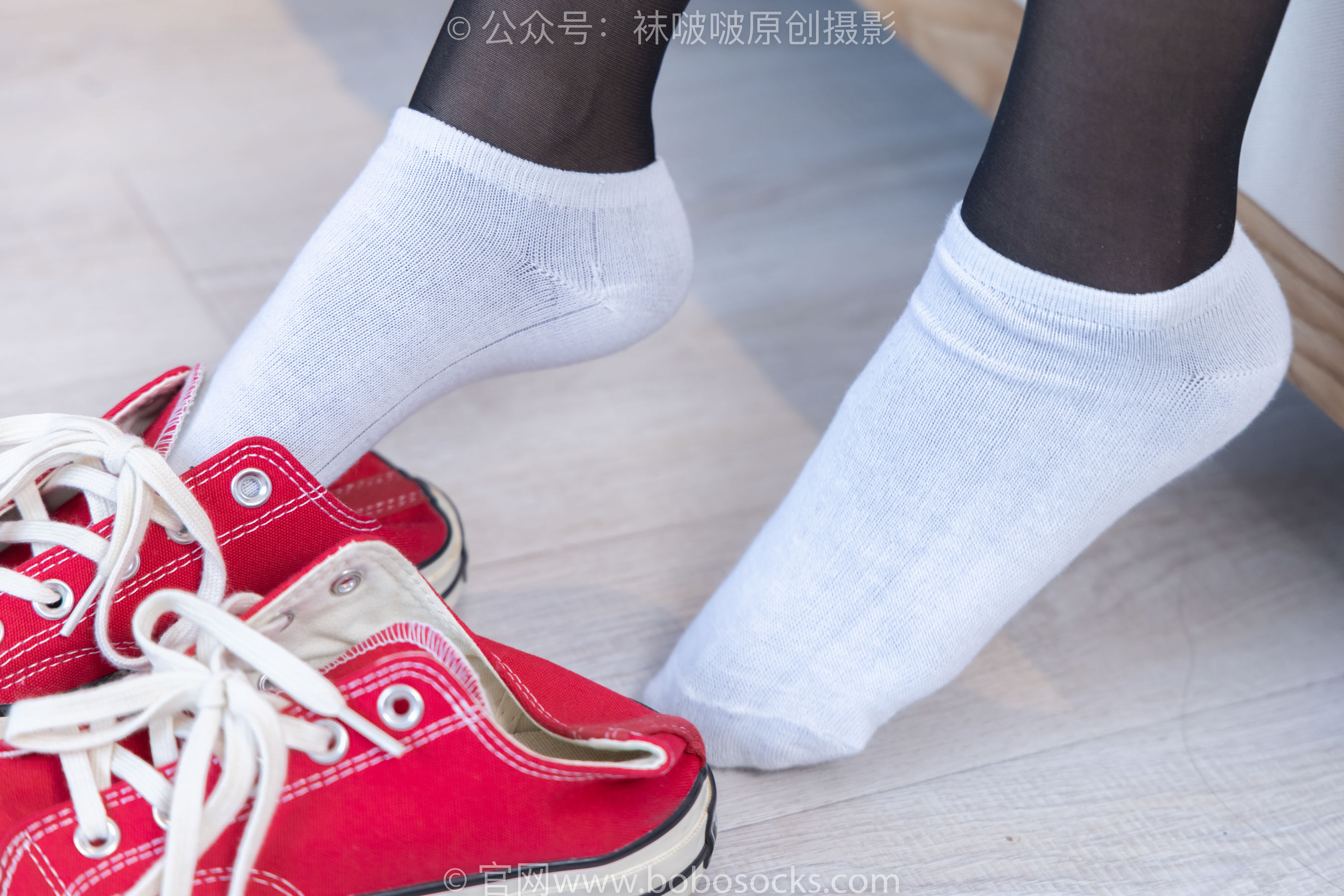 BoBoSocks袜啵啵 No.208 小沫 -红色匡威板鞋、短筒白棉袜、黑丝