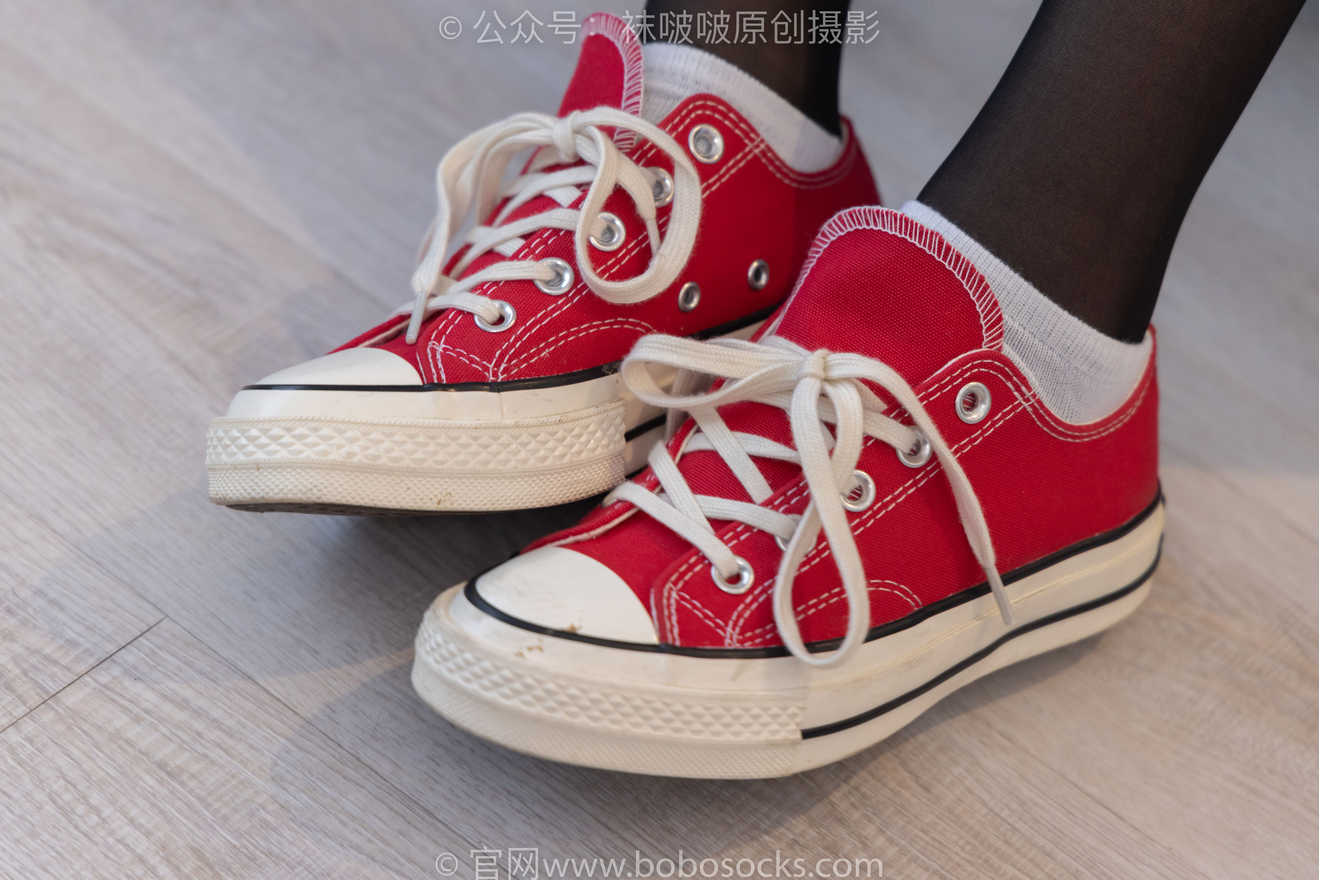 BoBoSocks袜啵啵 No.208 小沫 -红色匡威板鞋、短筒白棉袜、黑丝