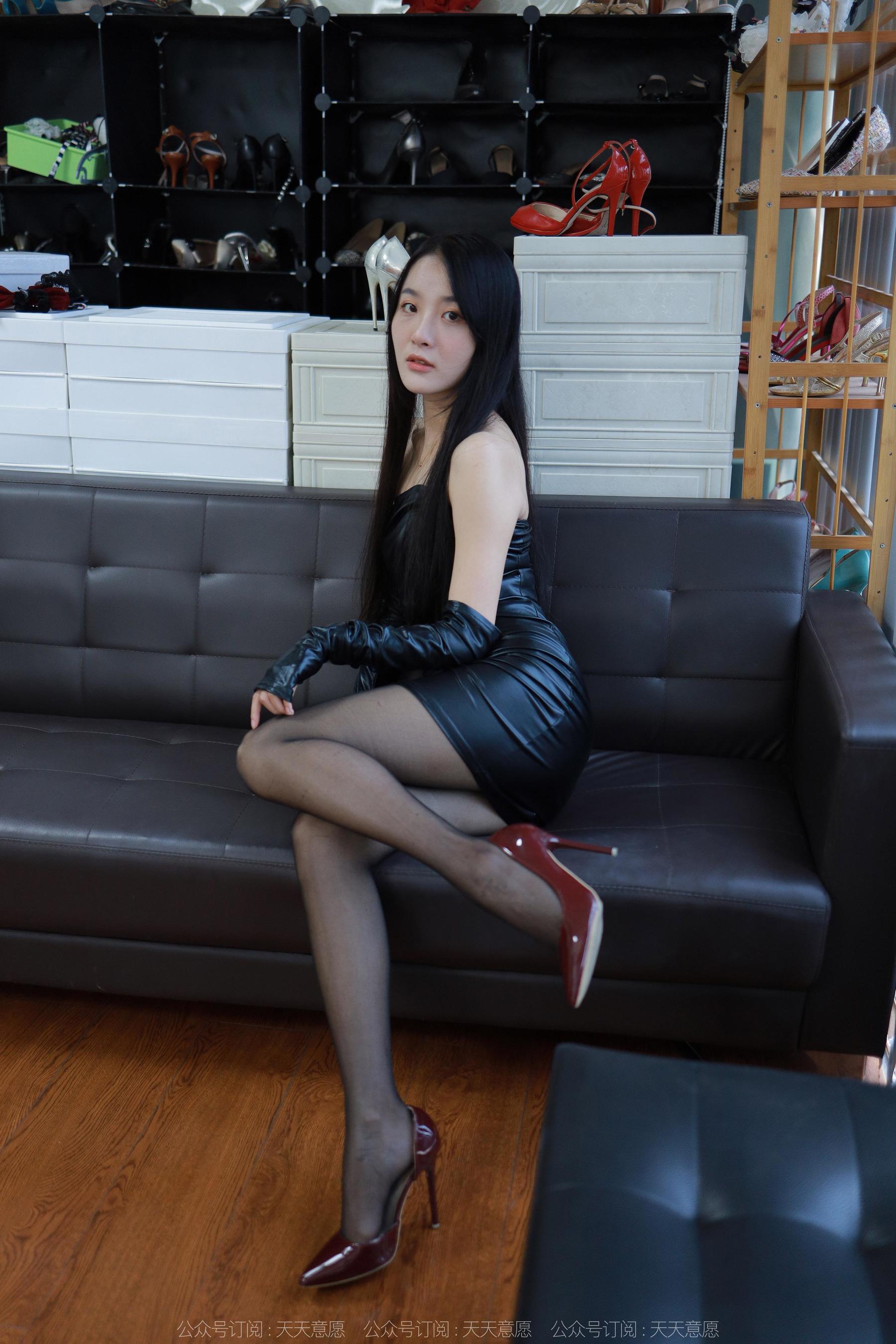 IESS异思趣向 - 模特：婉萍 《包臀皮裙》