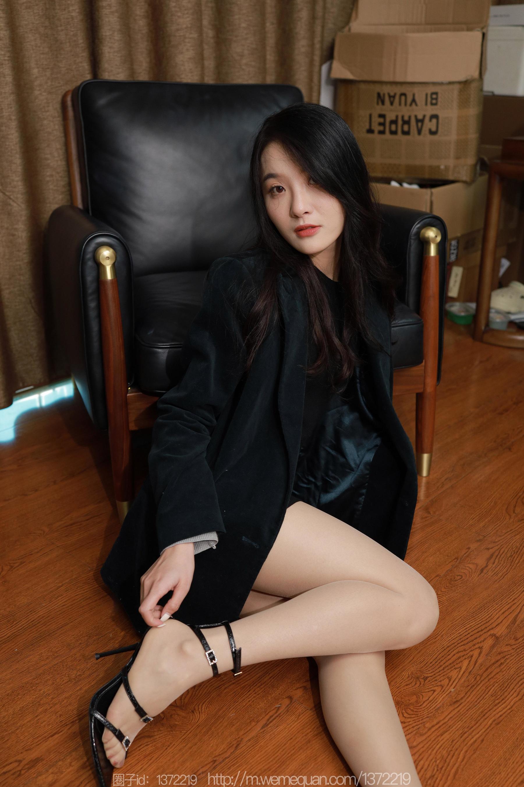 IESS异思趣向 - 模特：婉萍 《穿脱高跟鞋》