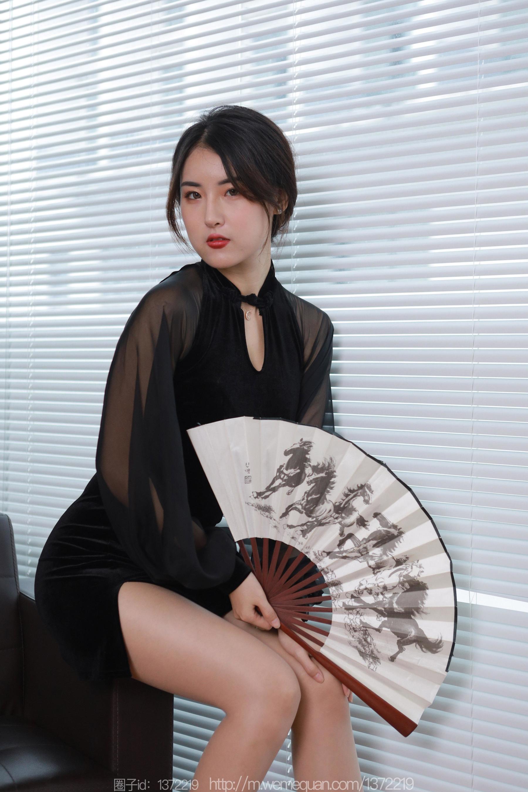 IESS异思趣向 - 模特：小宝 《黑色旗袍白纸扇》