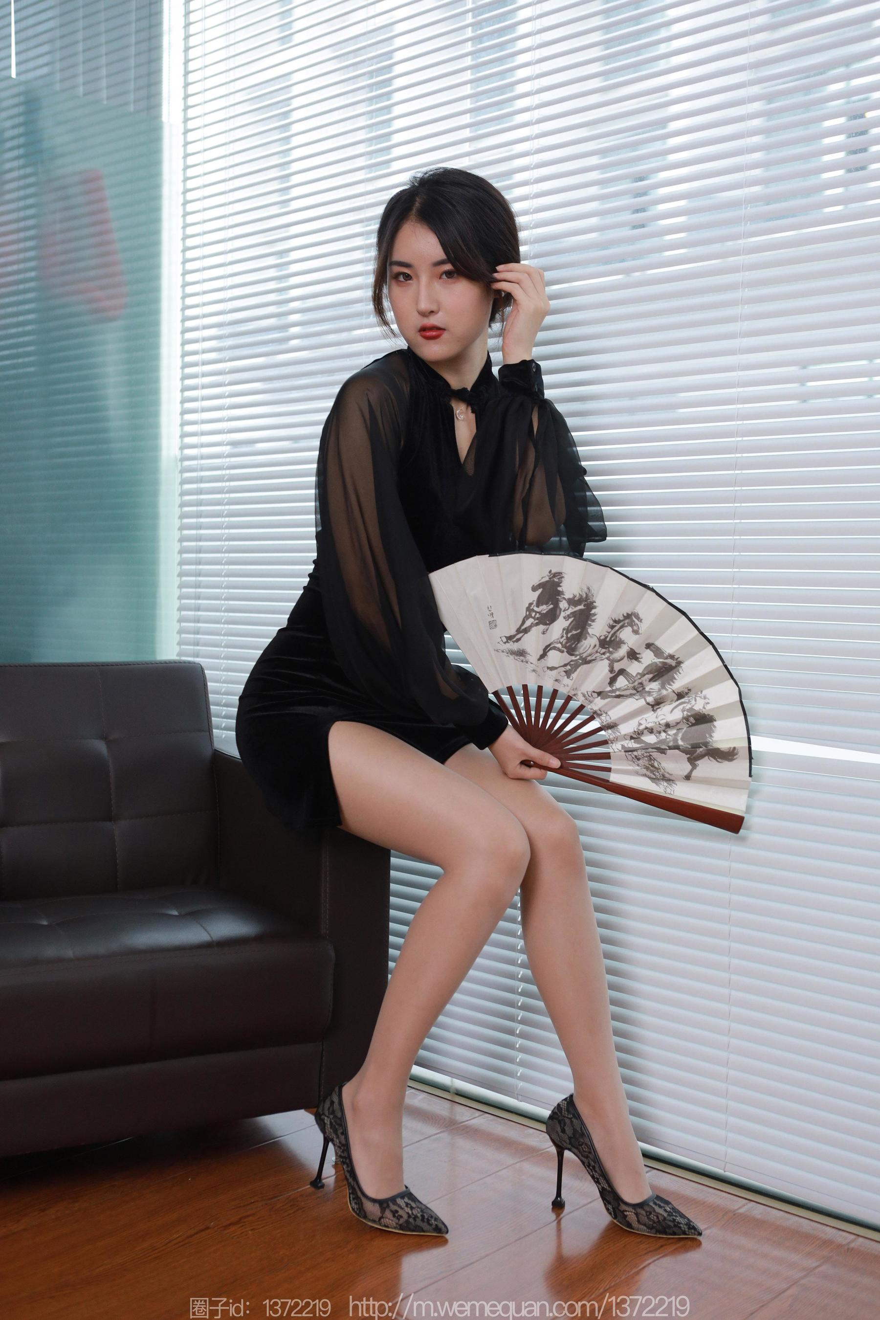 IESS异思趣向 - 模特：小宝 《黑色旗袍白纸扇》