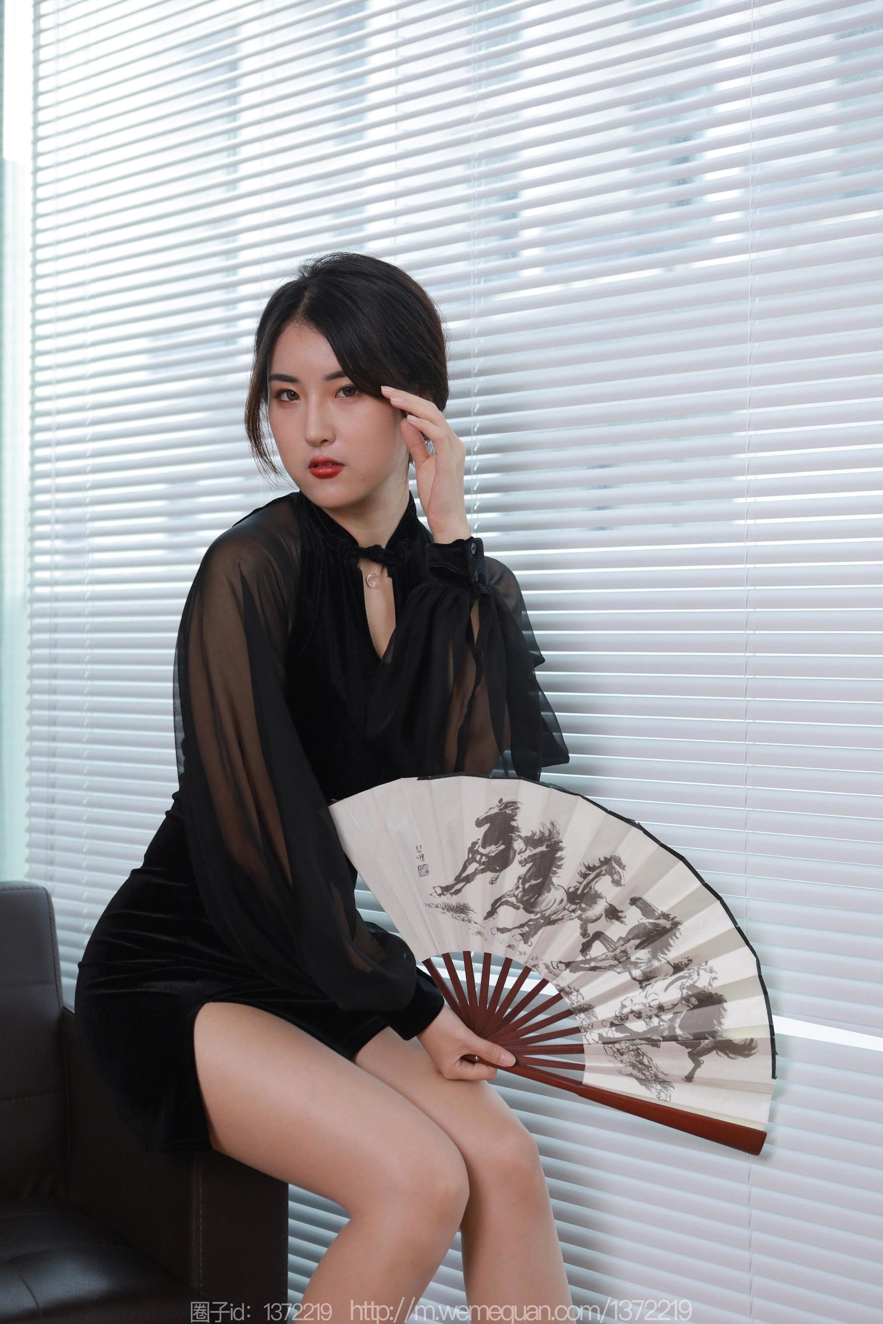 IESS异思趣向 - 模特：小宝 《黑色旗袍白纸扇》
