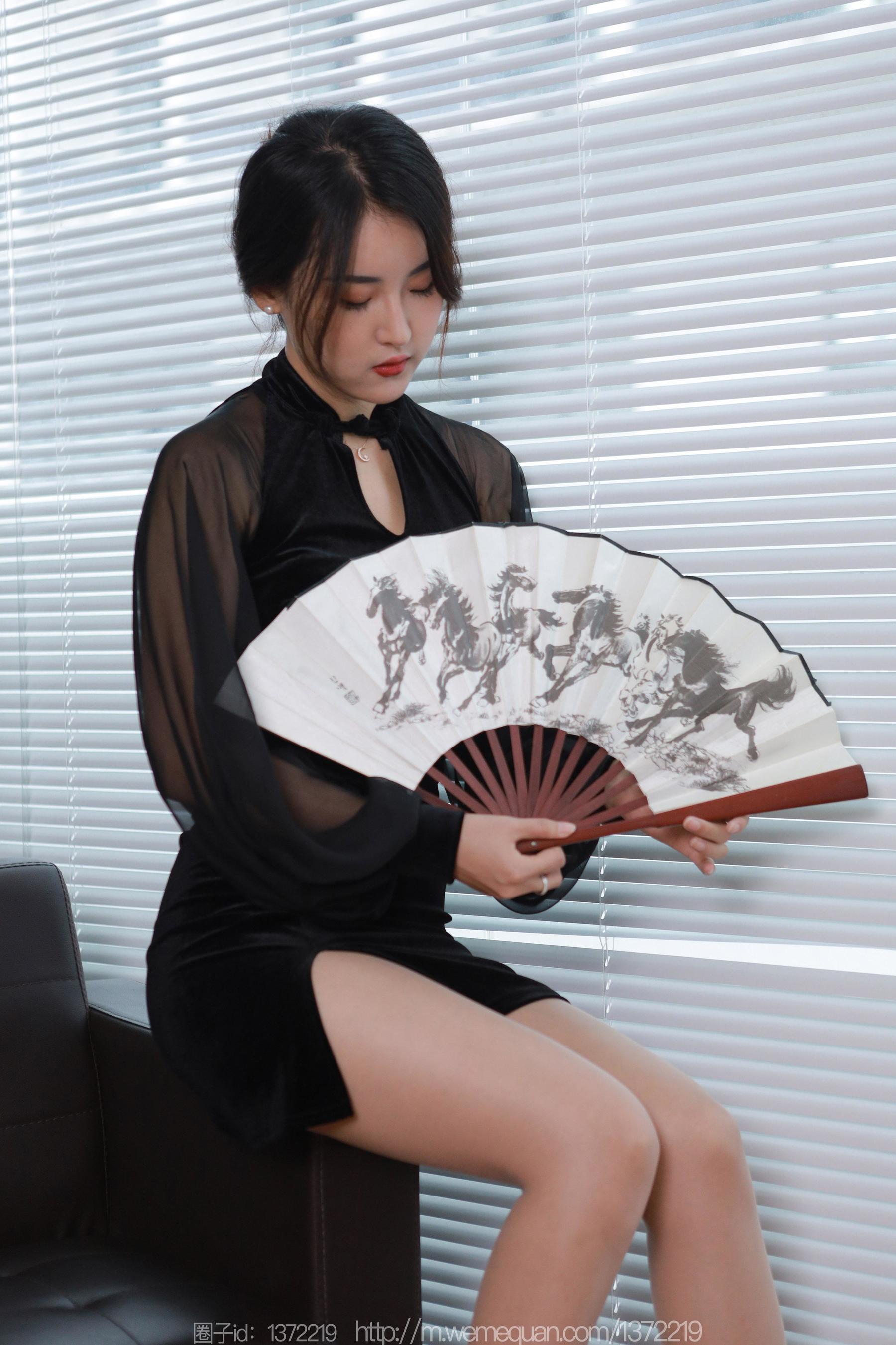 IESS异思趣向 - 模特：小宝 《黑色旗袍白纸扇》