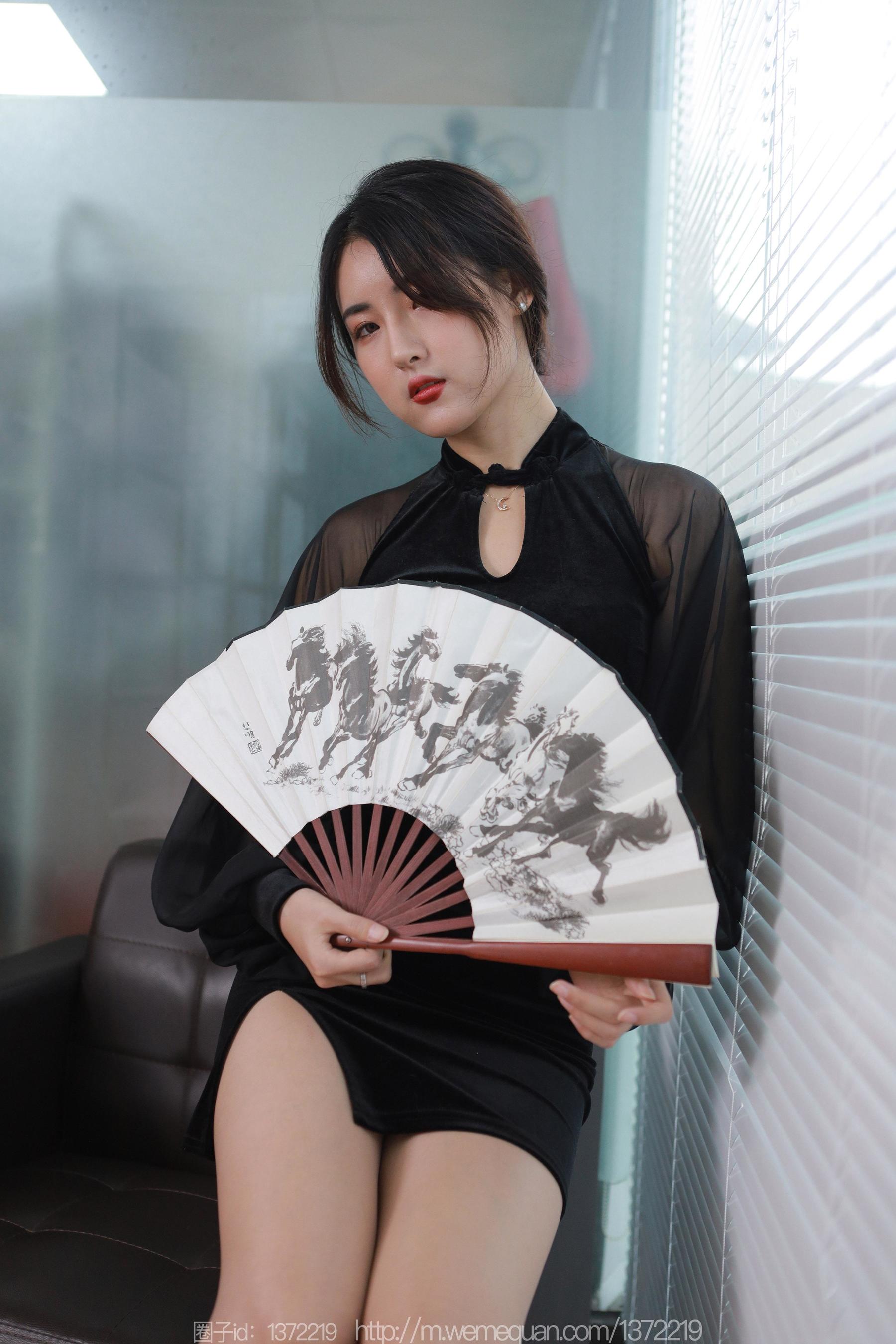IESS异思趣向 - 模特：小宝 《黑色旗袍白纸扇》