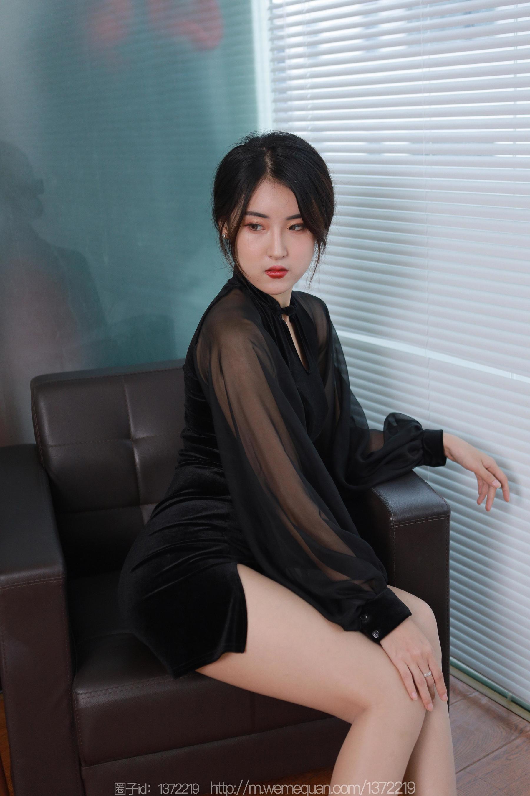 IESS异思趣向 - 模特：小宝 《黑色旗袍白纸扇》