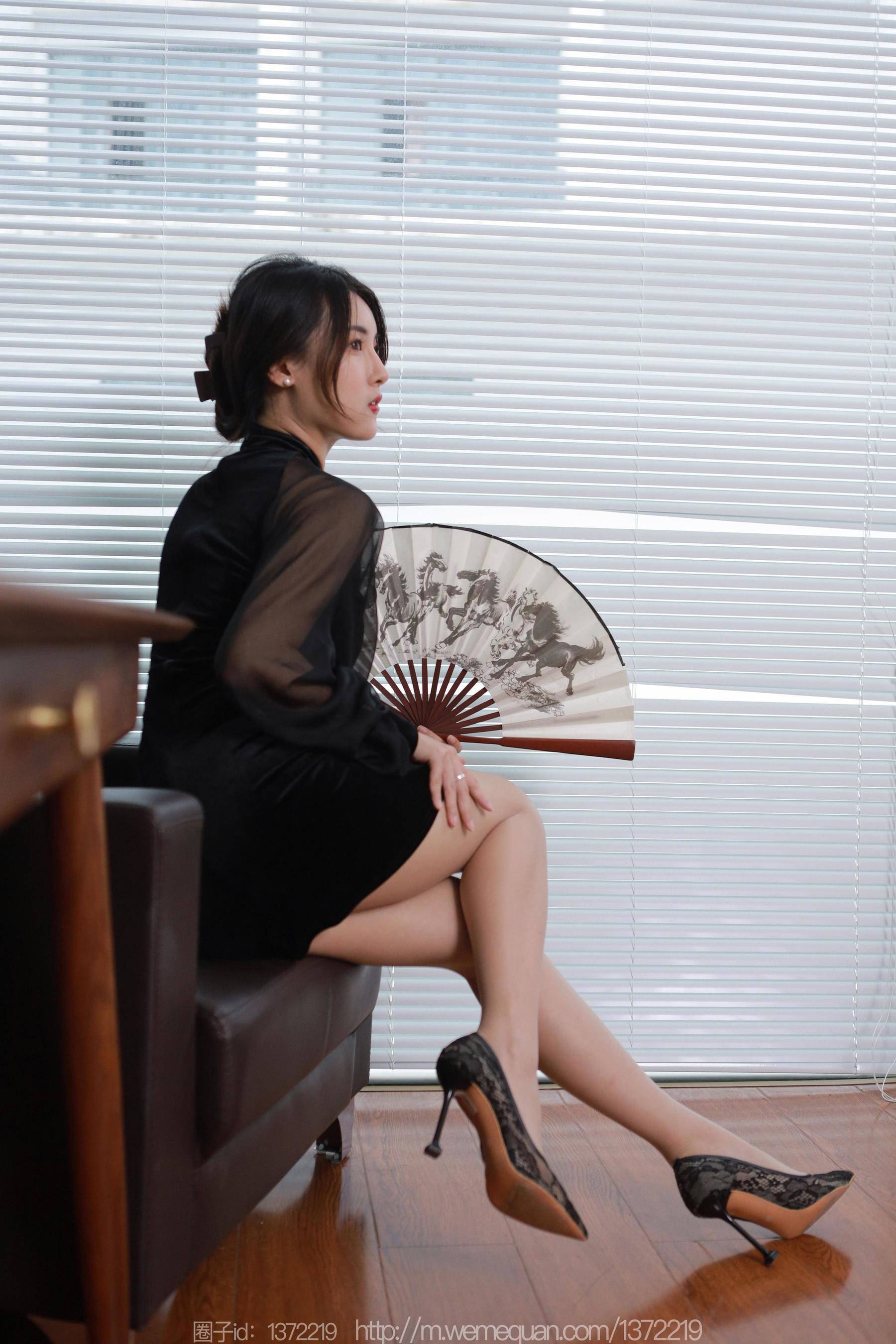 IESS异思趣向 - 模特：小宝 《黑色旗袍白纸扇》