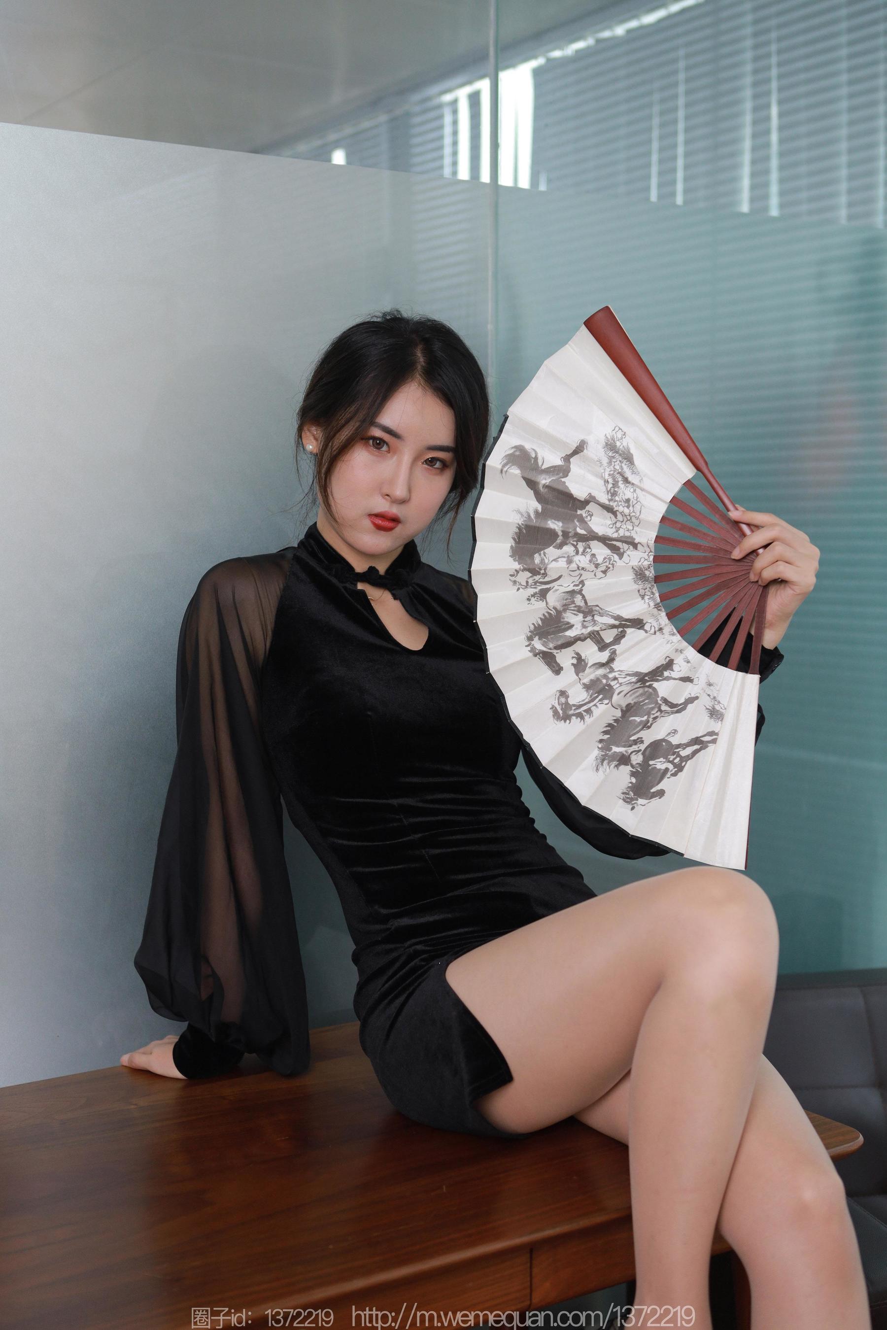IESS异思趣向 - 模特：小宝 《黑色旗袍白纸扇》