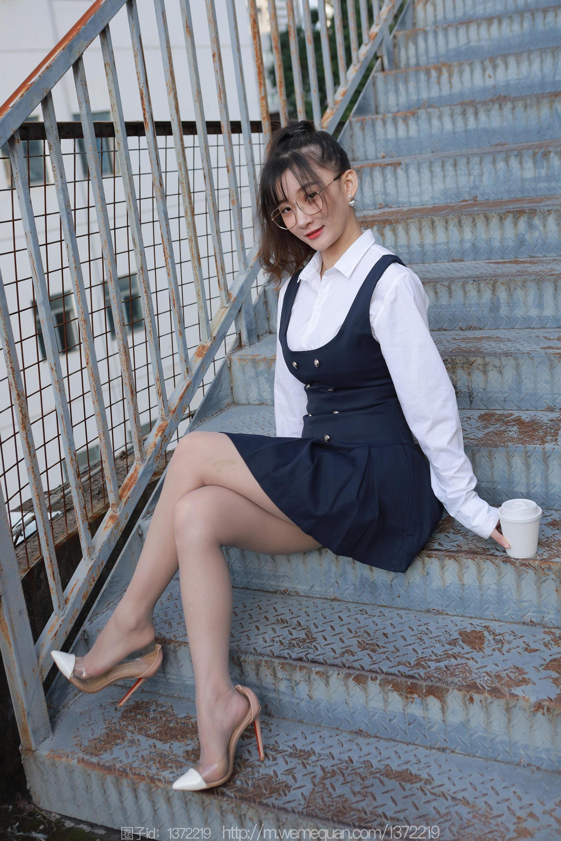 IESS异思趣向 - 模特：秋秋 《楼梯偶遇婉萍》