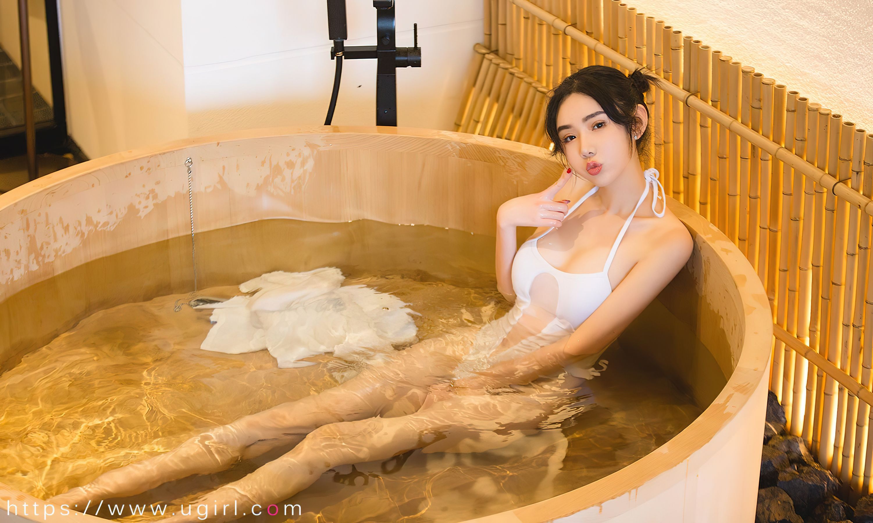 [Ugirls]爱尤物 No.2562 浴室邂逅 萌琪琪
