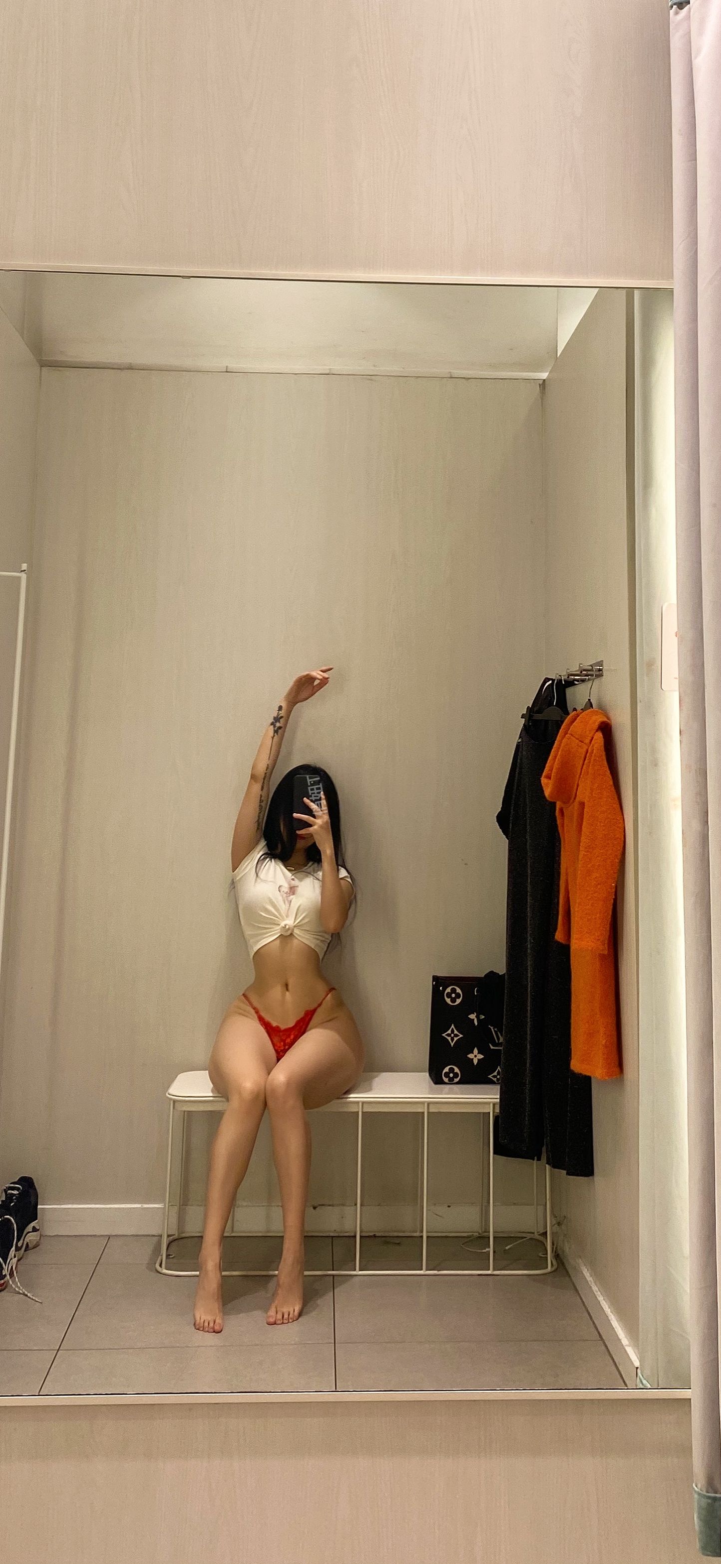 俏妞qiaoniuTT - 试衣间2.0