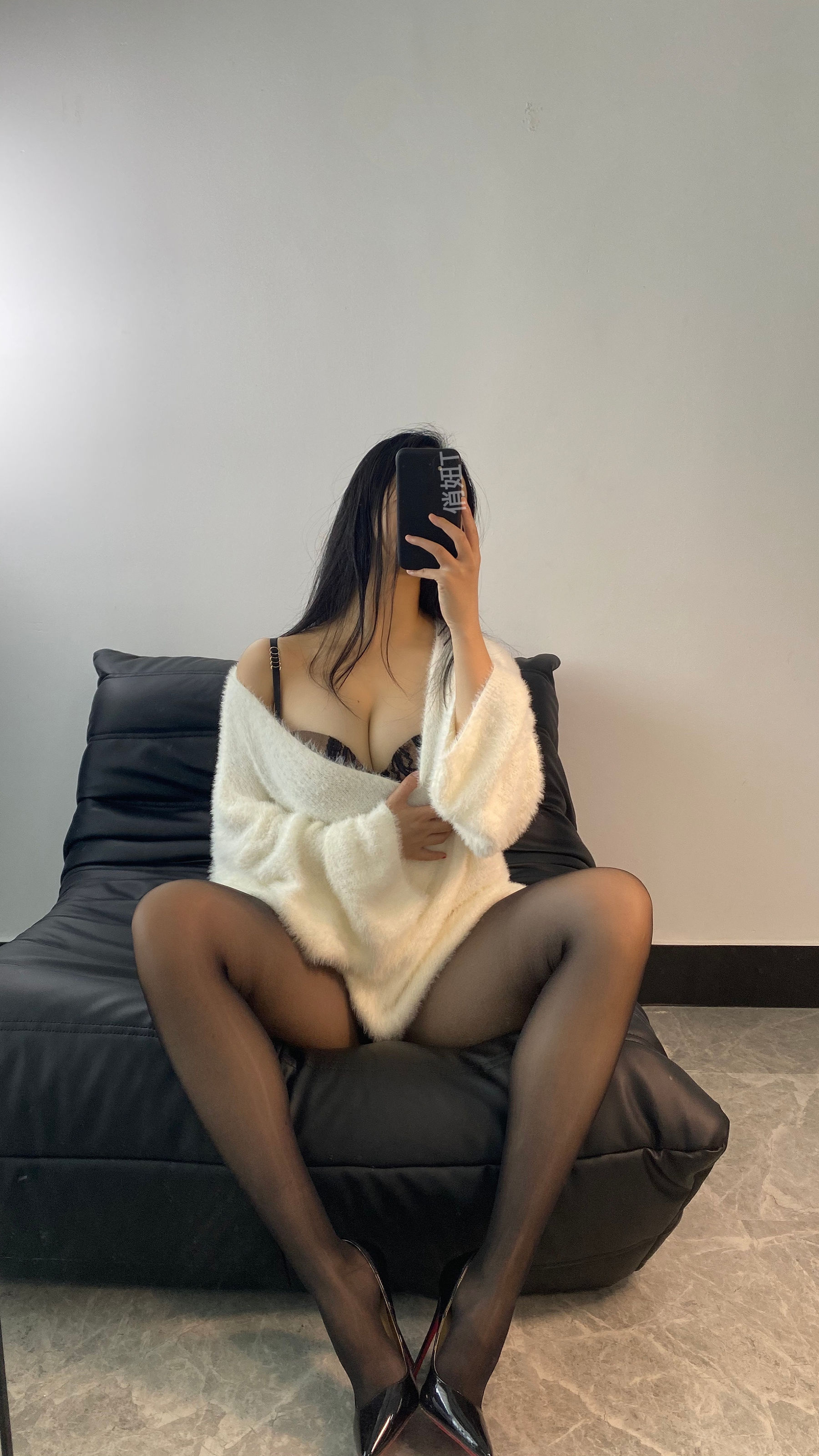 俏妞qiaoniuTT - 透视黑丝