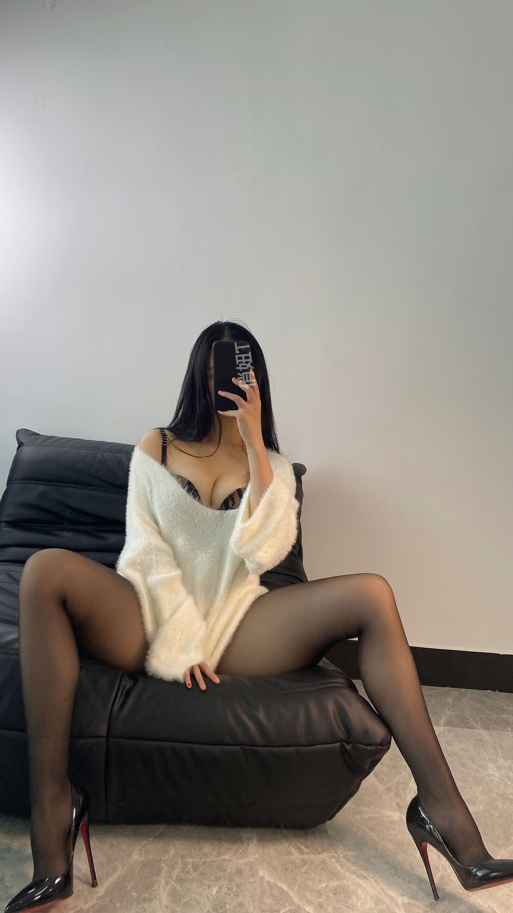 俏妞qiaoniuTT - 透视黑丝