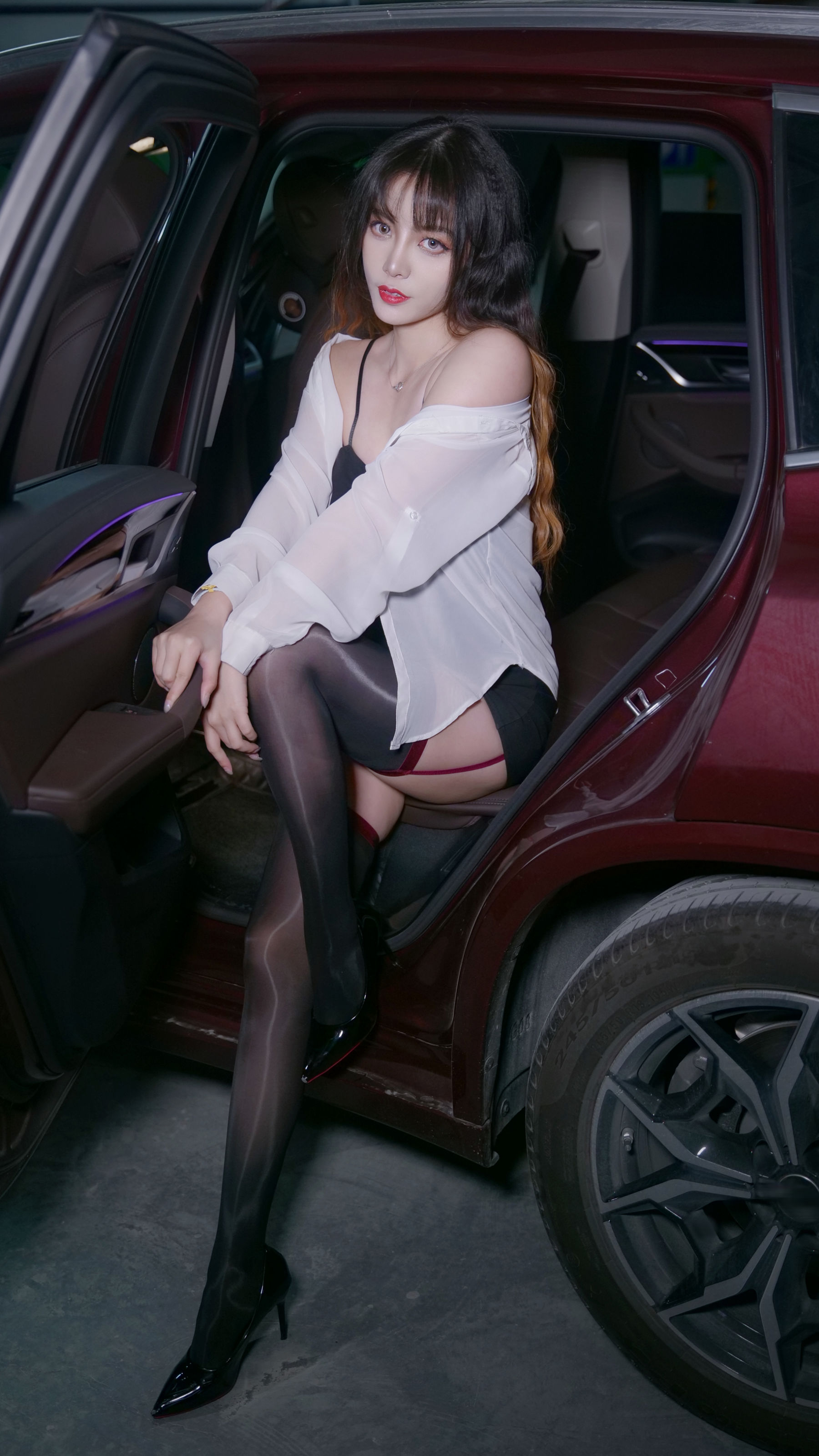 小须须 - 香车美人