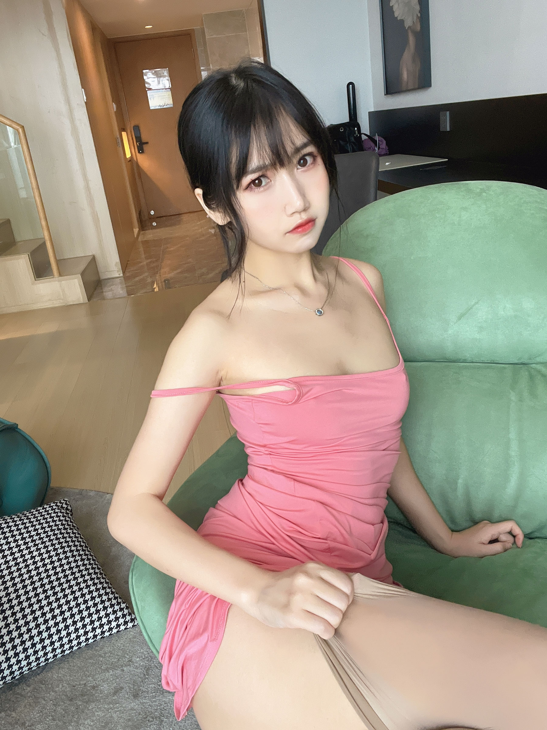 微博人气Coser不呆猫 - 浴室粉色激凸人妻