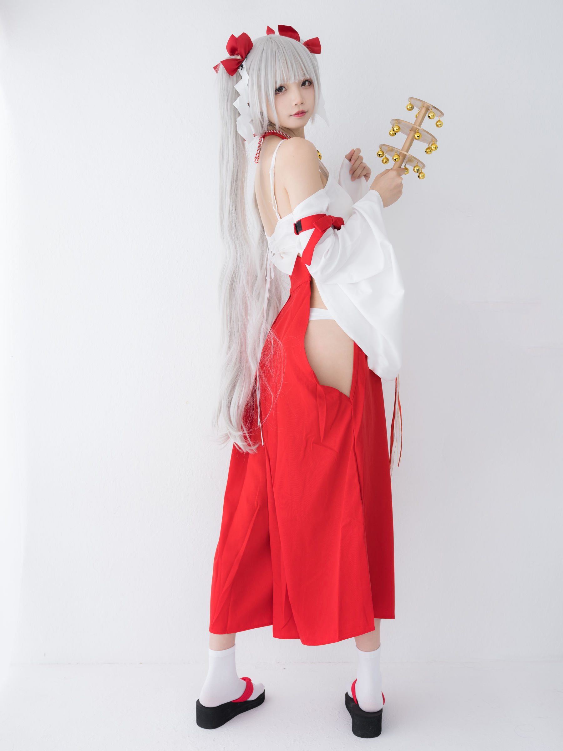 清纯少女五更百鬼 - 女巫
