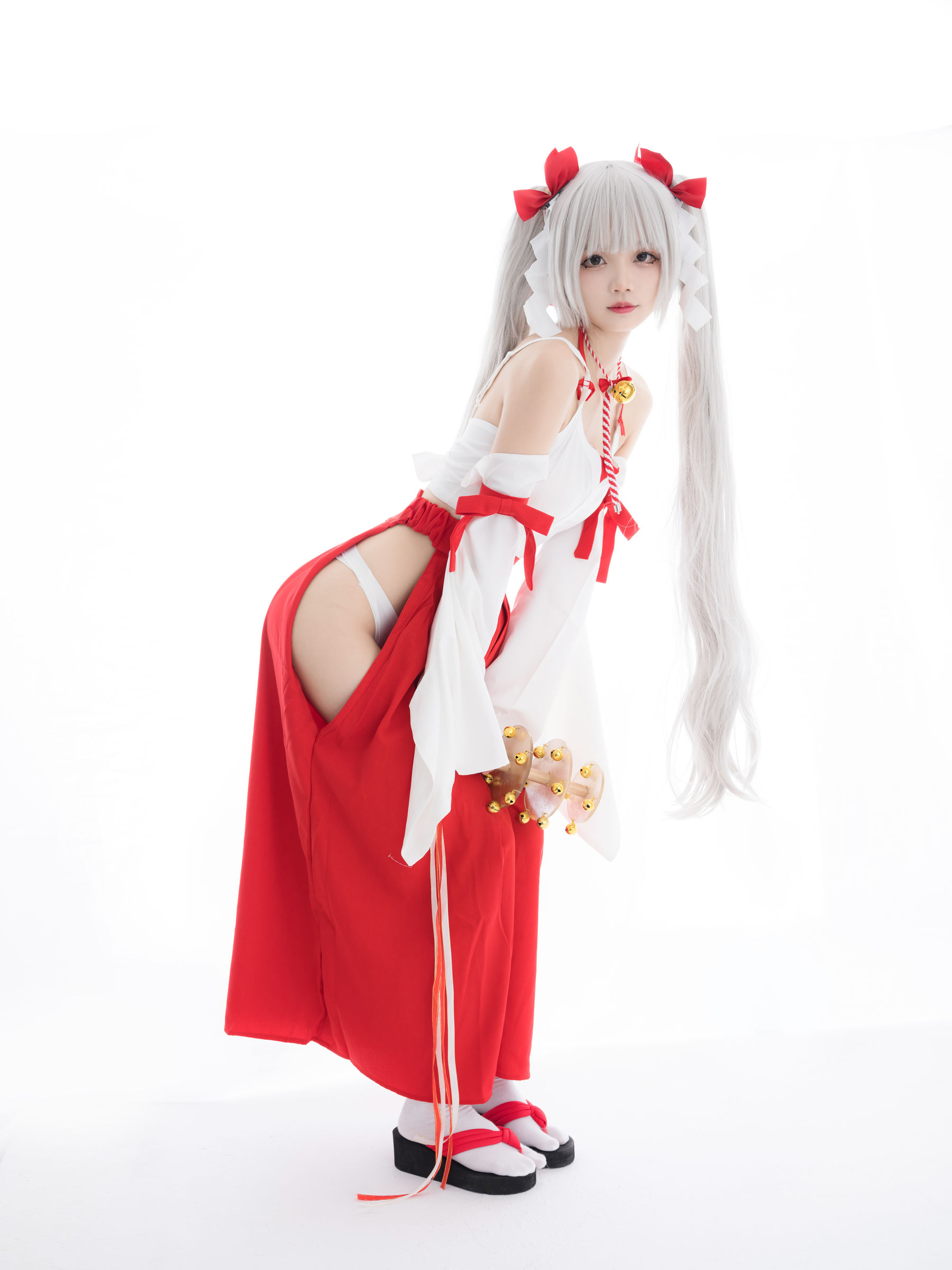 清纯少女五更百鬼 - 女巫