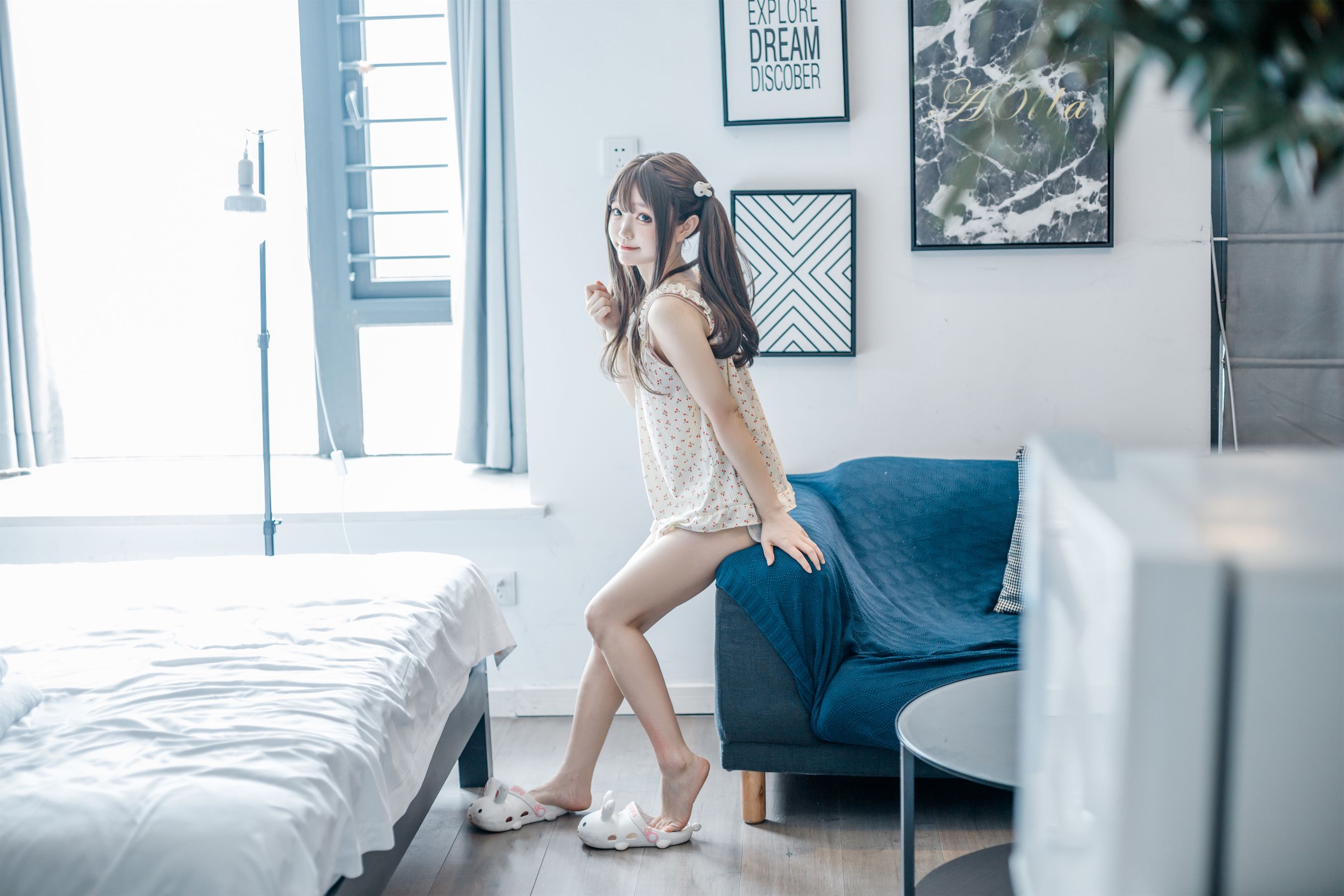 神沢永莉 - 黄色吊带睡衣兔兔