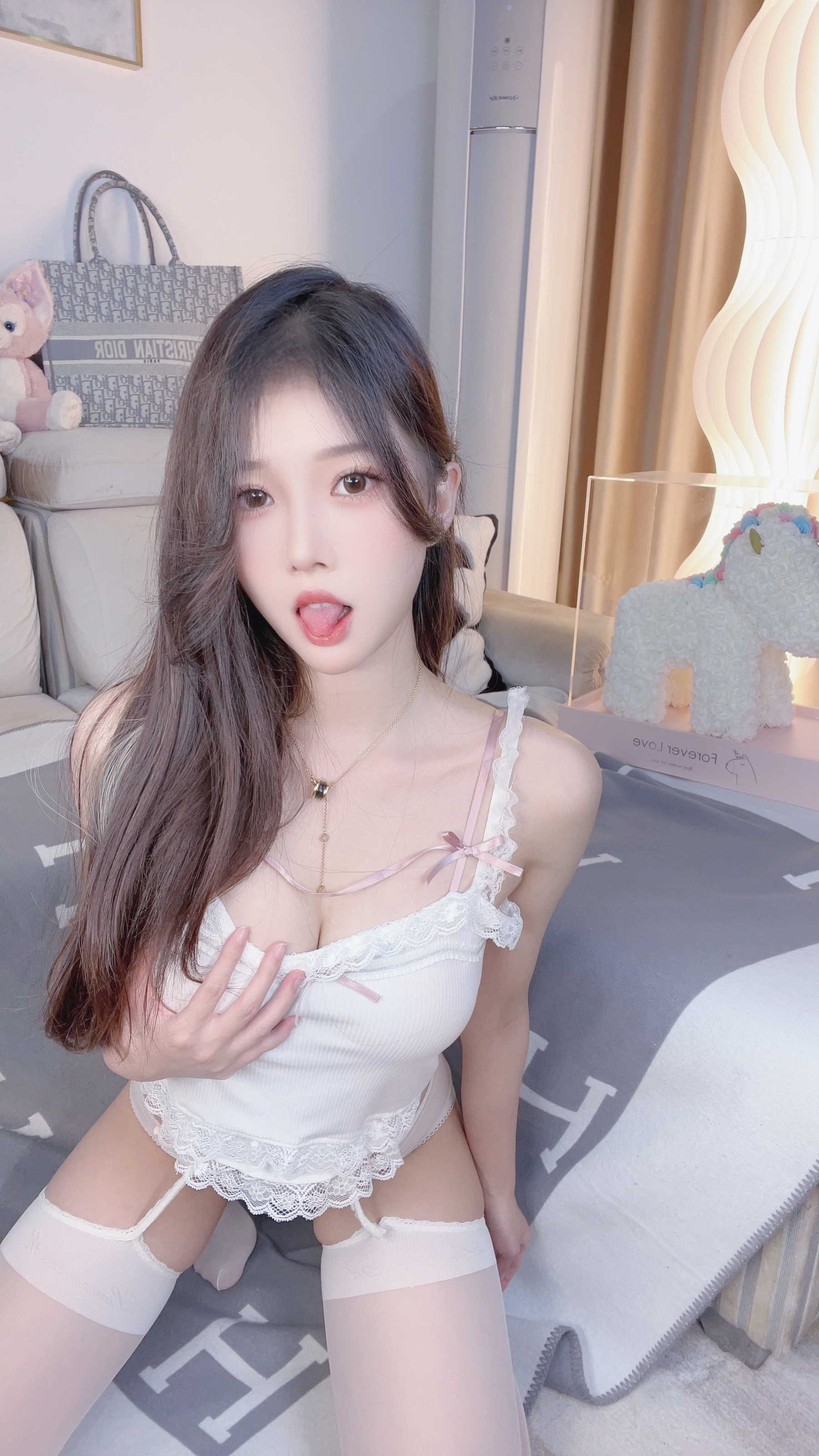 虎牙小小奶瓶儿 - 纯欲吊带