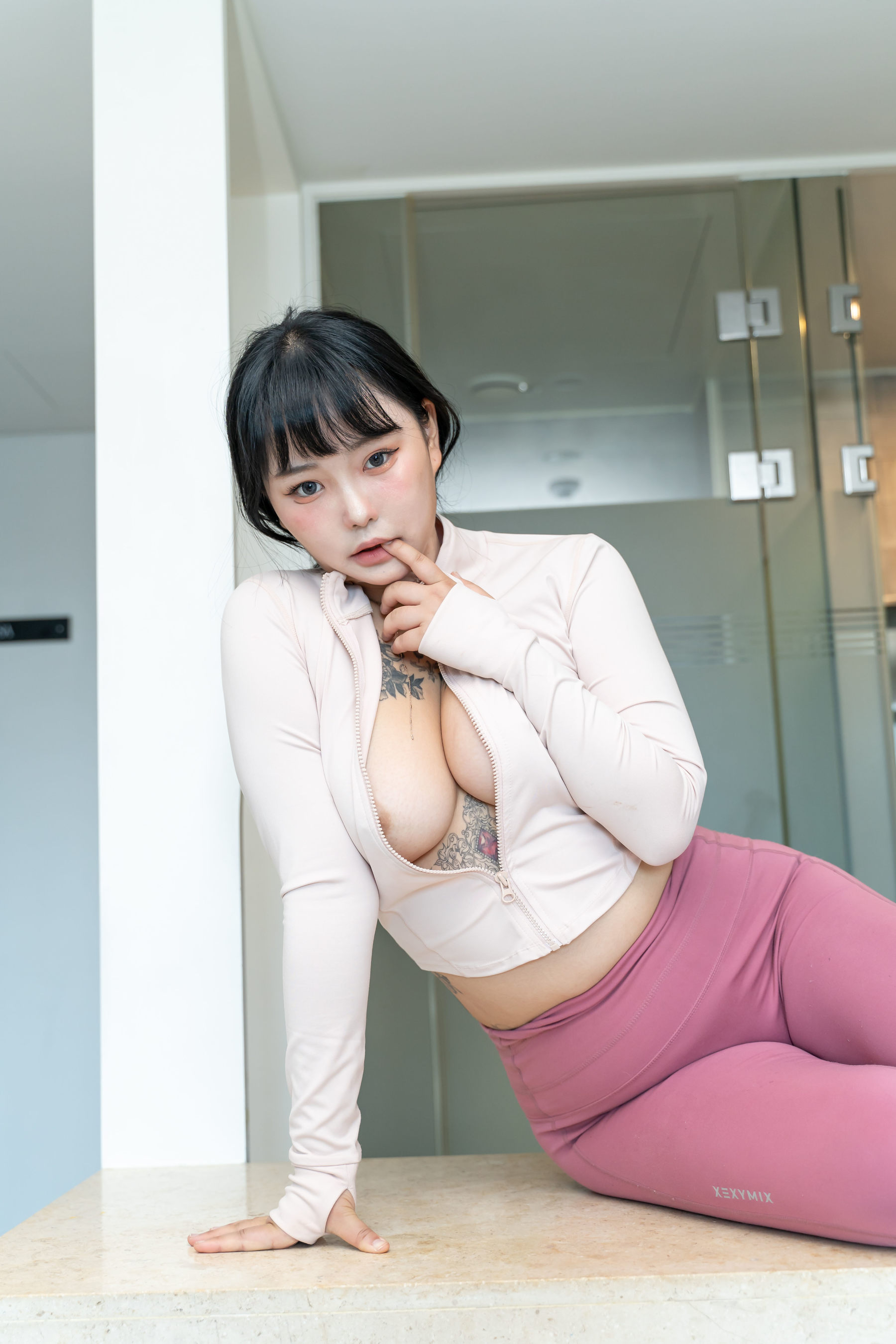 Boyeon - Nude Leggings