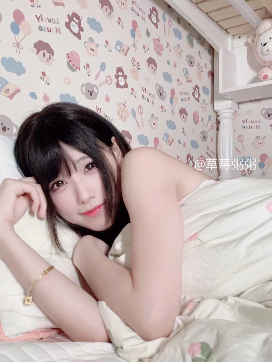 B站十万口草莓粥粥舰长 P5