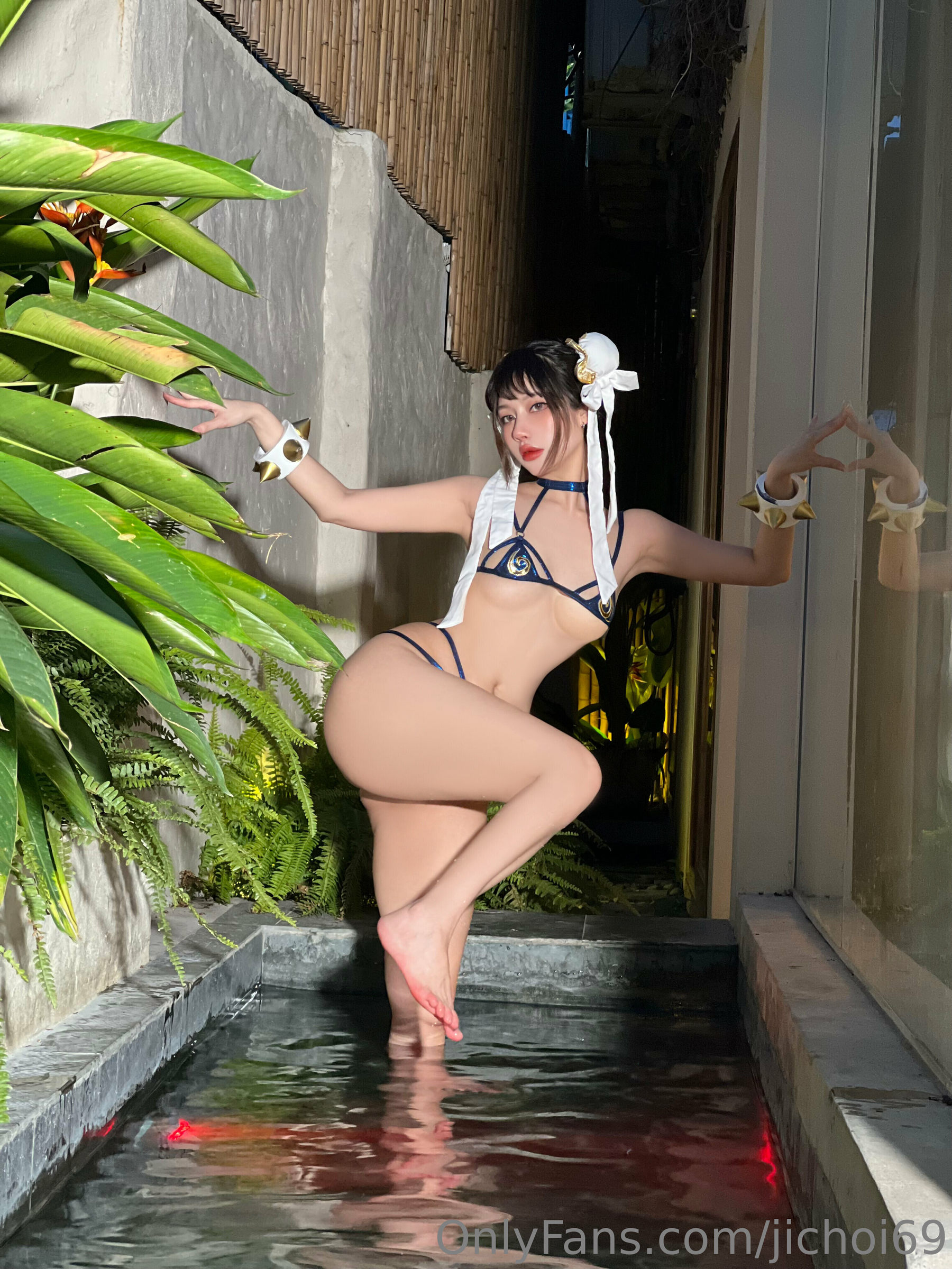 Choi Ji Yun - Chun Li Swinsuit