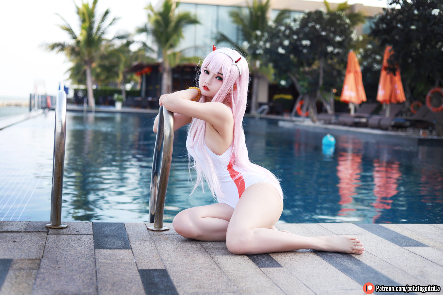 Coser小姐姐Potato Godzilla - Zero Two Swimsuit