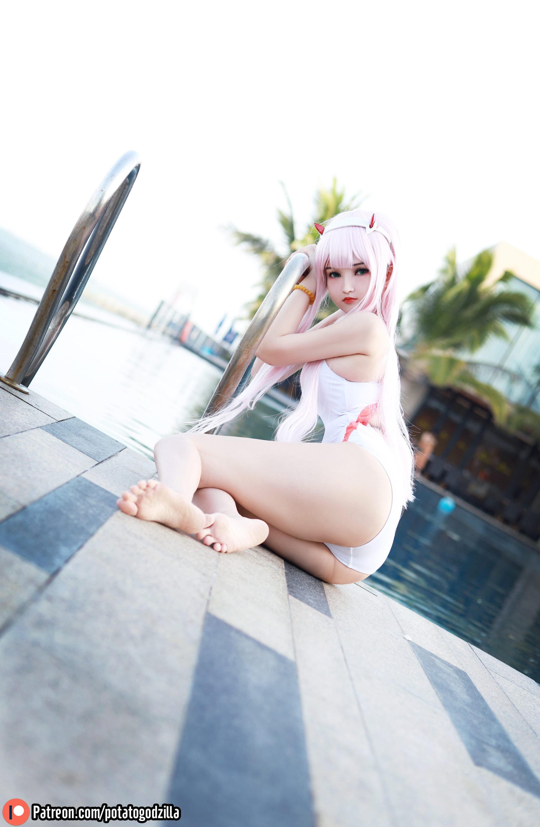 Coser小姐姐Potato Godzilla - Zero Two Swimsuit