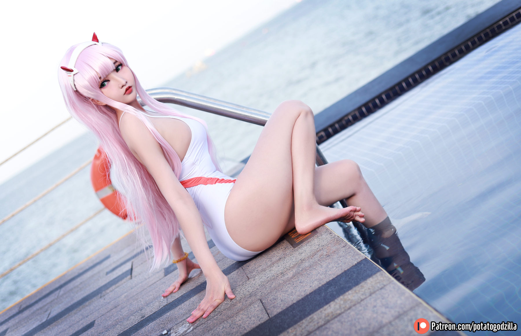 Coser小姐姐Potato Godzilla - Zero Two Swimsuit