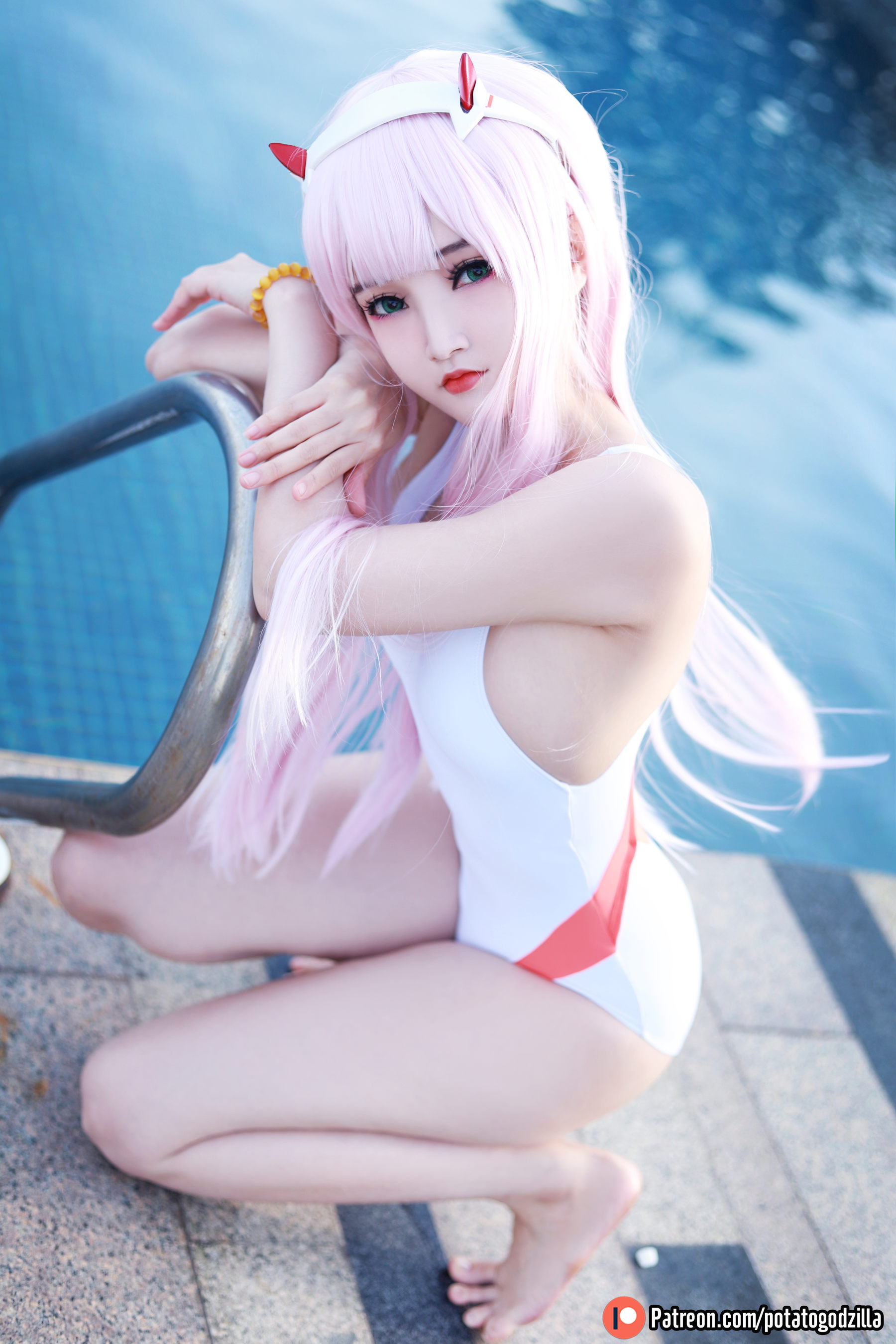 Coser小姐姐Potato Godzilla - Zero Two Swimsuit