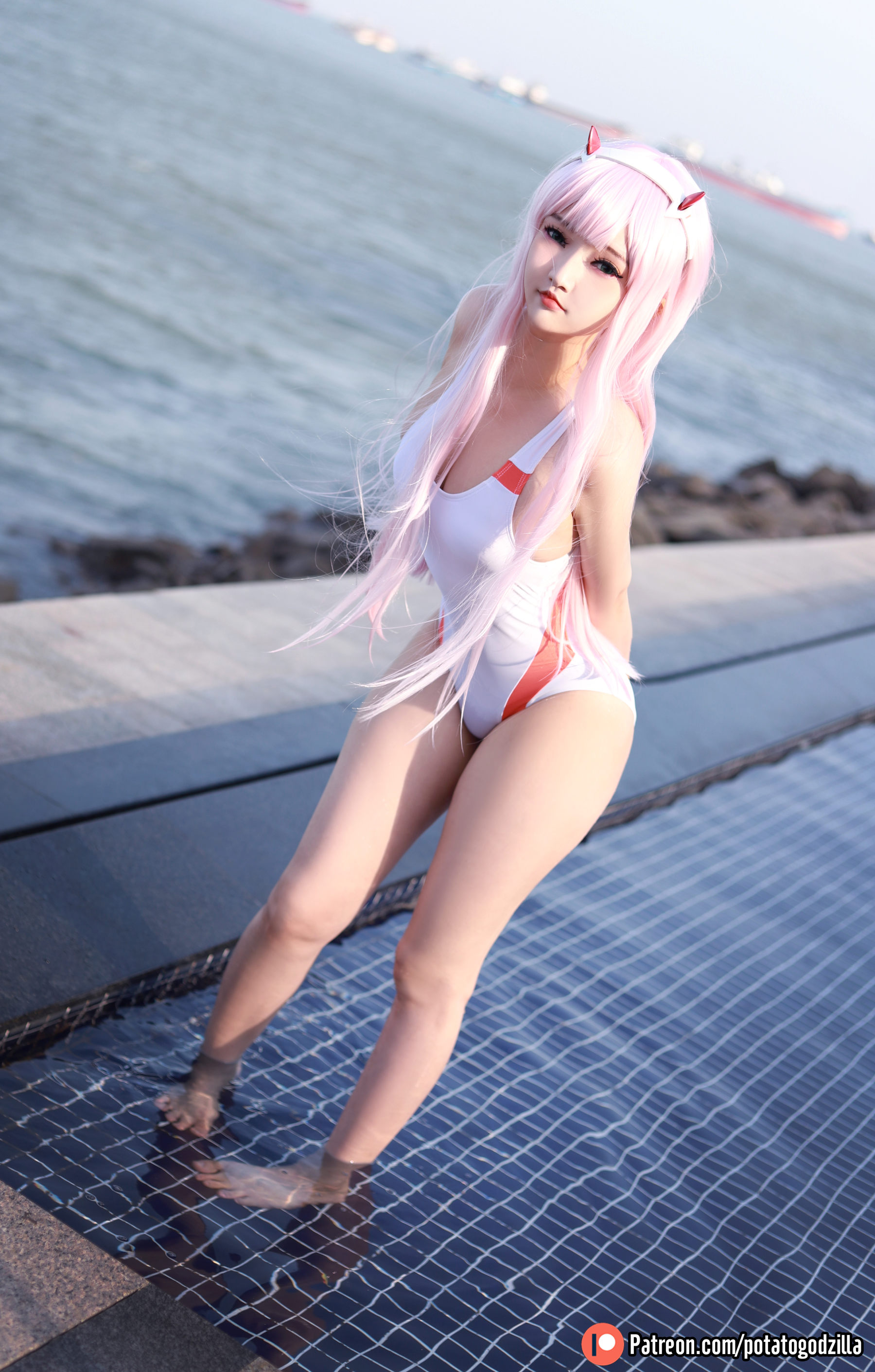 Coser小姐姐Potato Godzilla - Zero Two Swimsuit