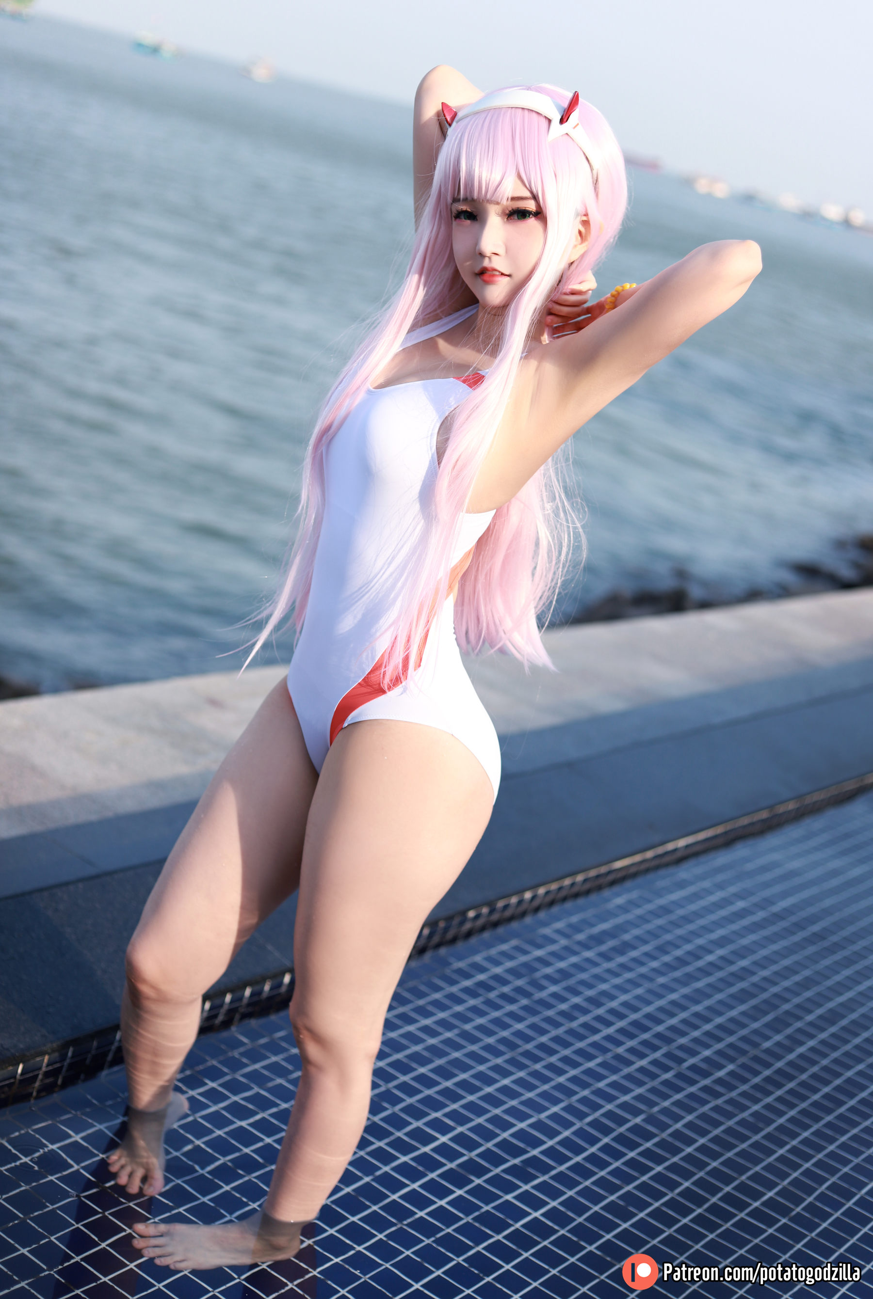Coser小姐姐Potato Godzilla - Zero Two Swimsuit
